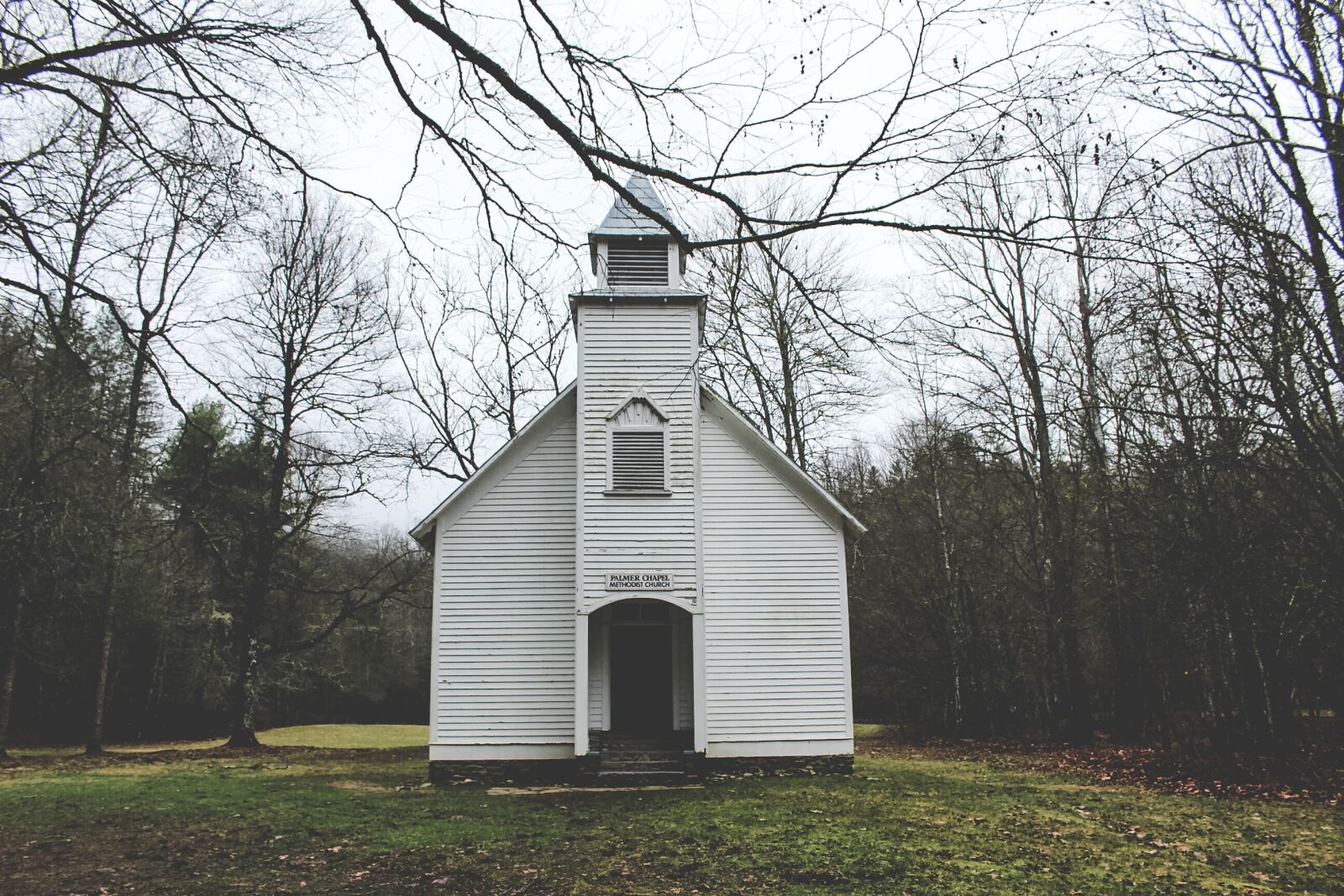 Canon EOS 100D (EOS Rebel SL1 / EOS Kiss X7) sample photo. Chapel, church, grass photography
