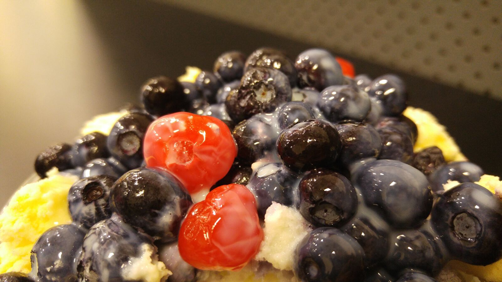 LG G4 sample photo. Blueberry, cherry, ice photography