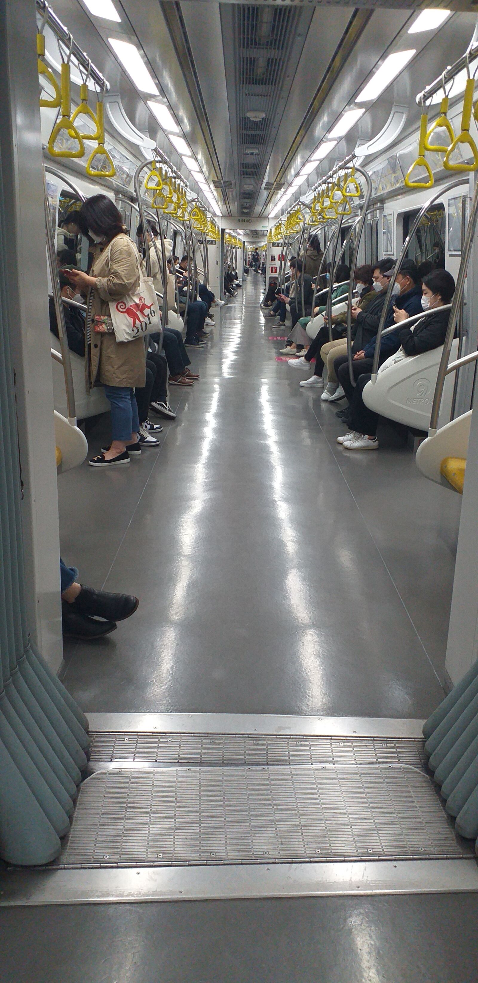 Samsung Galaxy J4+ sample photo. Subway, train, seoul photography