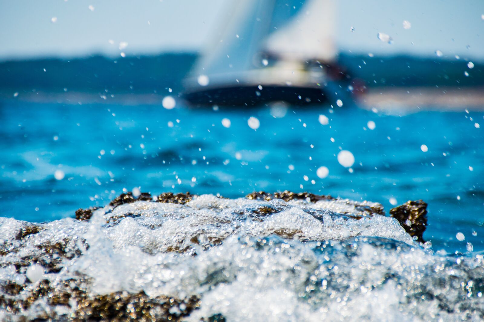 Nikon D3200 sample photo. Water, sea, by the photography