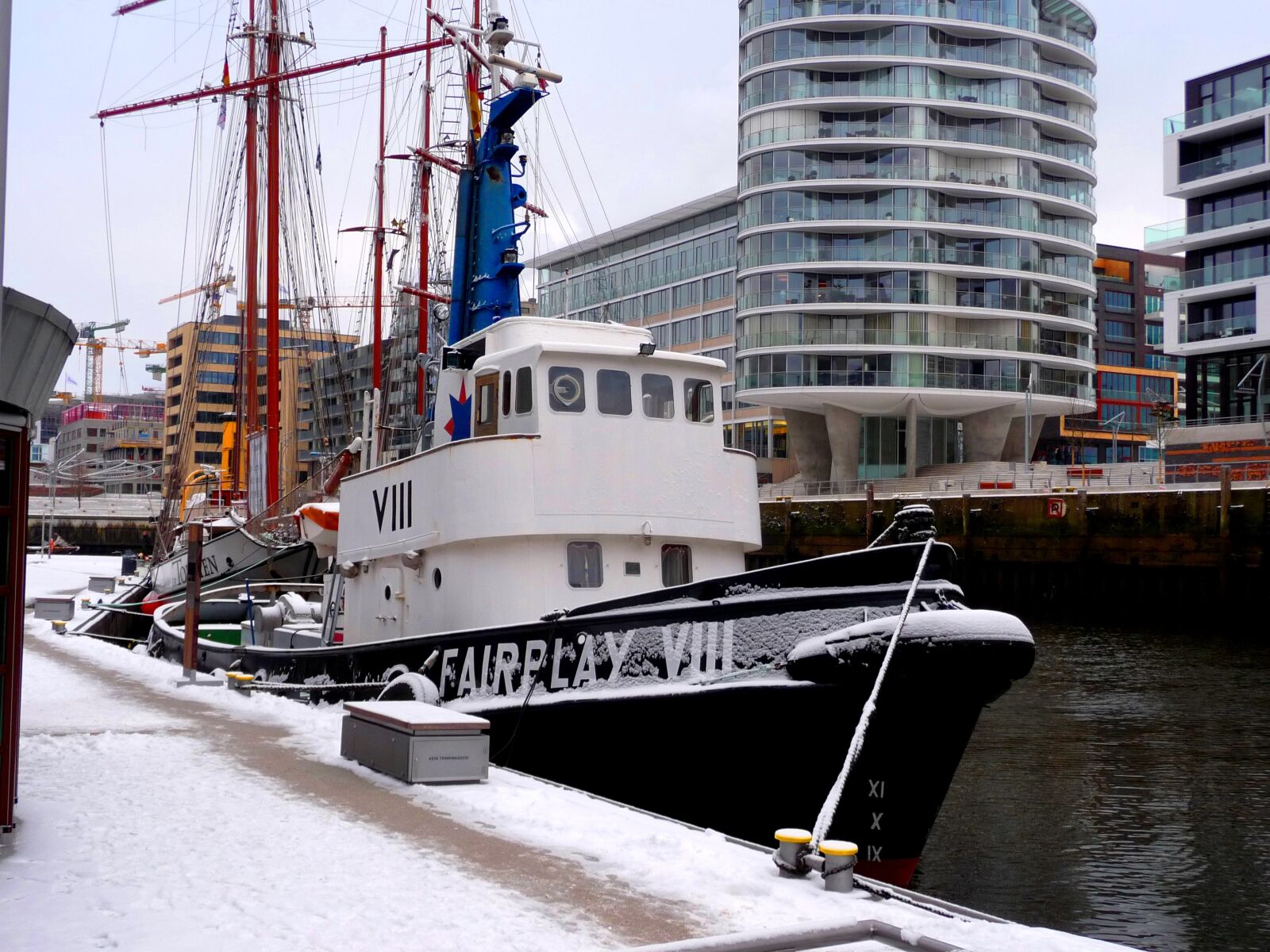 Panasonic Lumix DMC-TZ5 sample photo. Tug, port, seafaring photography
