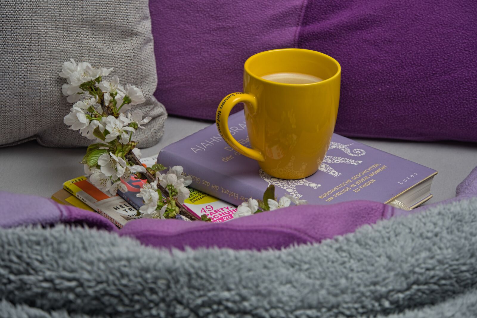 Sony a6400 sample photo. Bed, bedroom, blanket photography