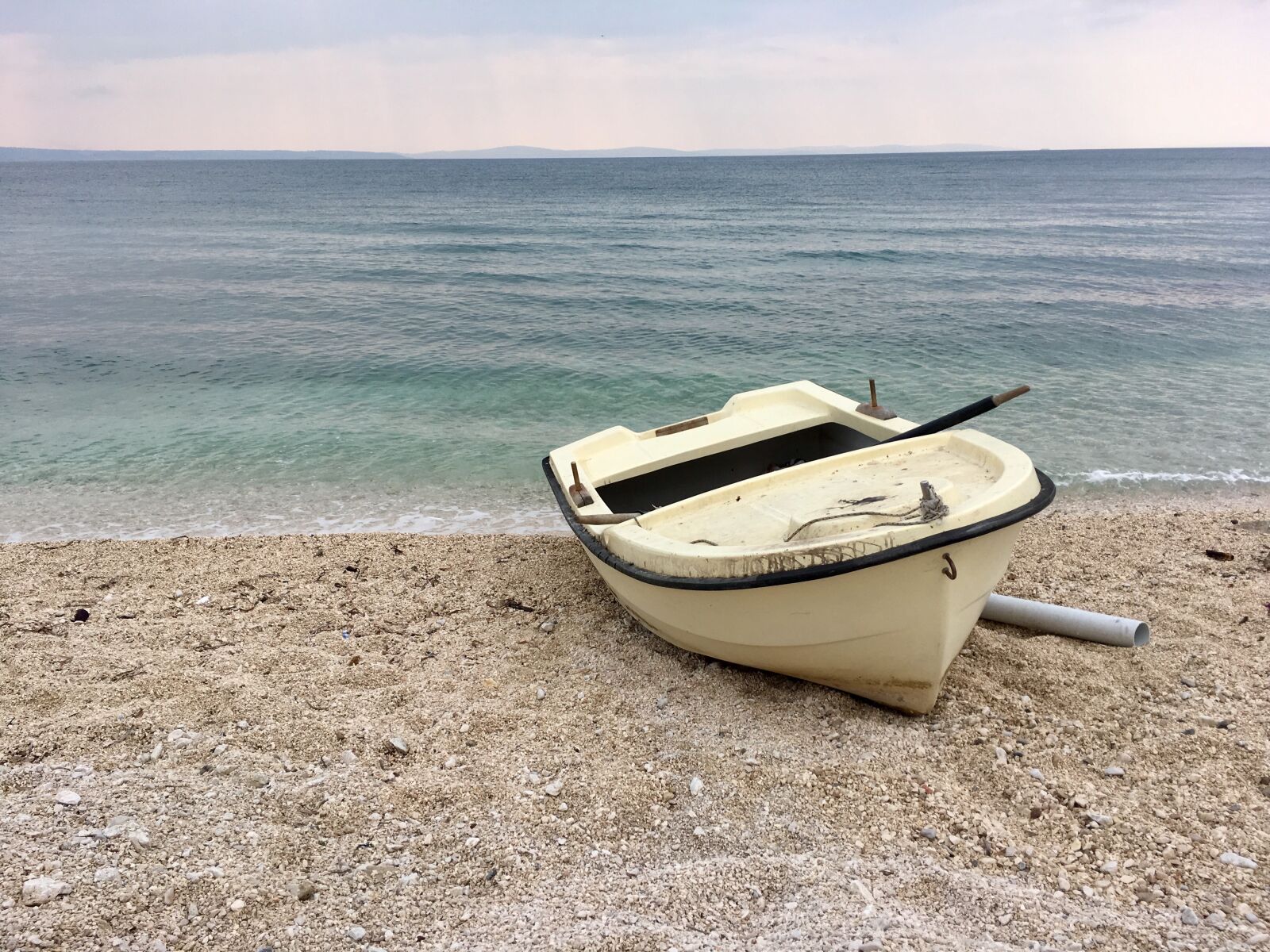 iPhone SE back camera 4.15mm f/2.2 sample photo. Boat, water, sea photography