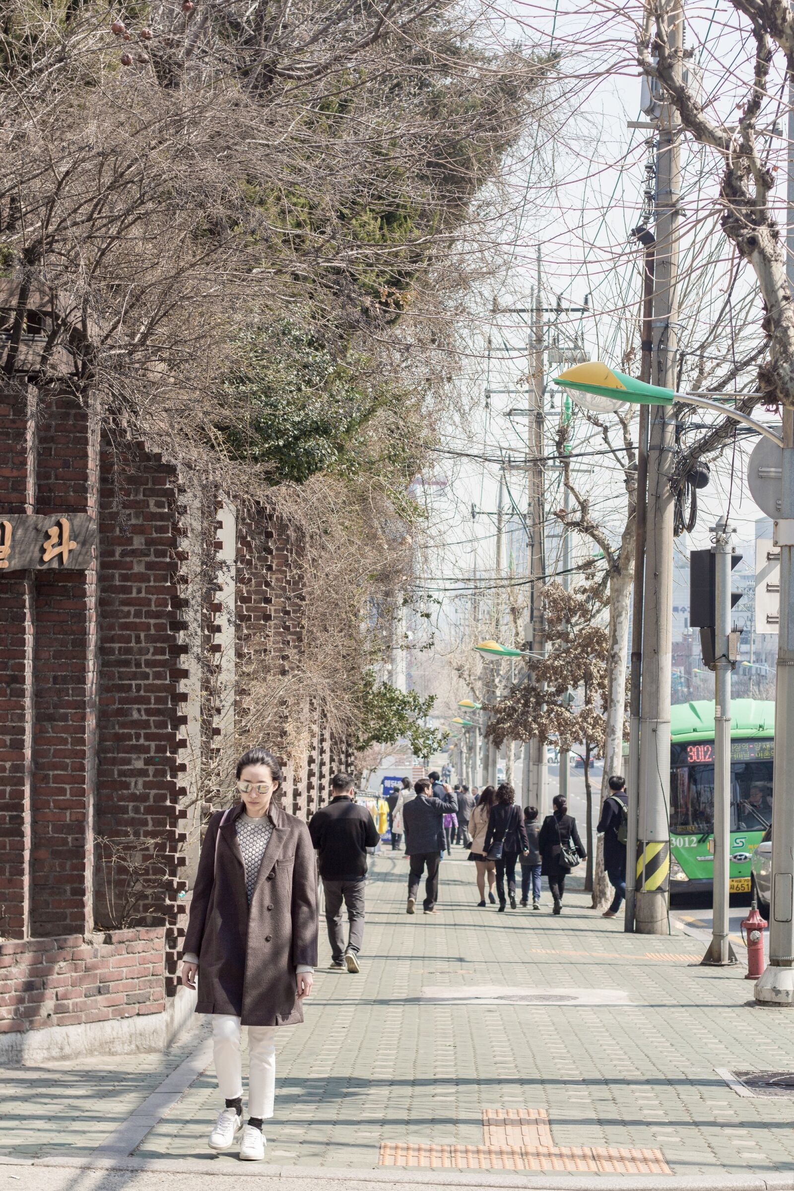 Canon EOS 700D (EOS Rebel T5i / EOS Kiss X7i) + Canon EF 50mm F1.8 II sample photo. Street, the street, light photography