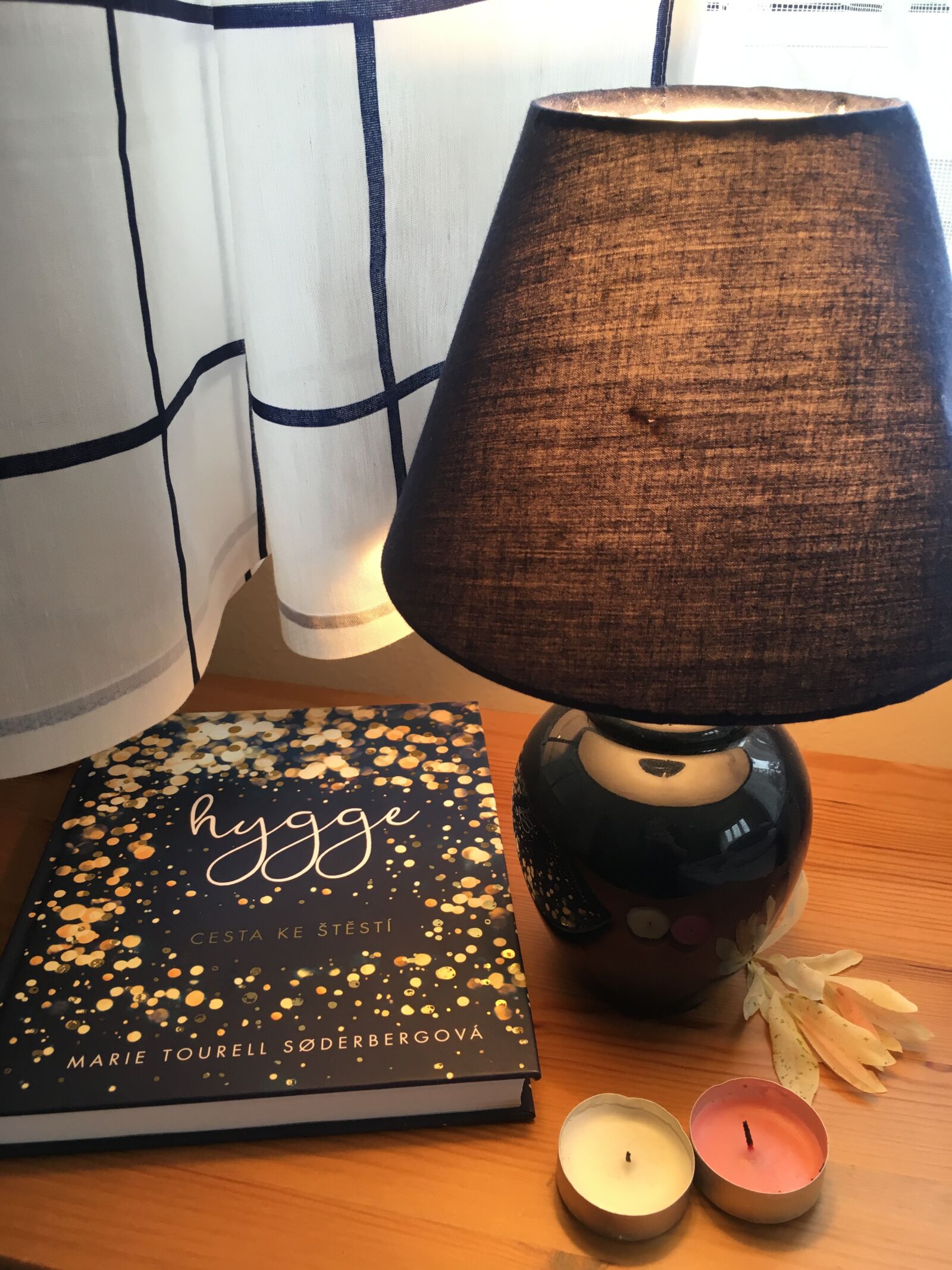 iPhone SE back camera 4.15mm f/2.2 sample photo. Hygge, lights, candles photography