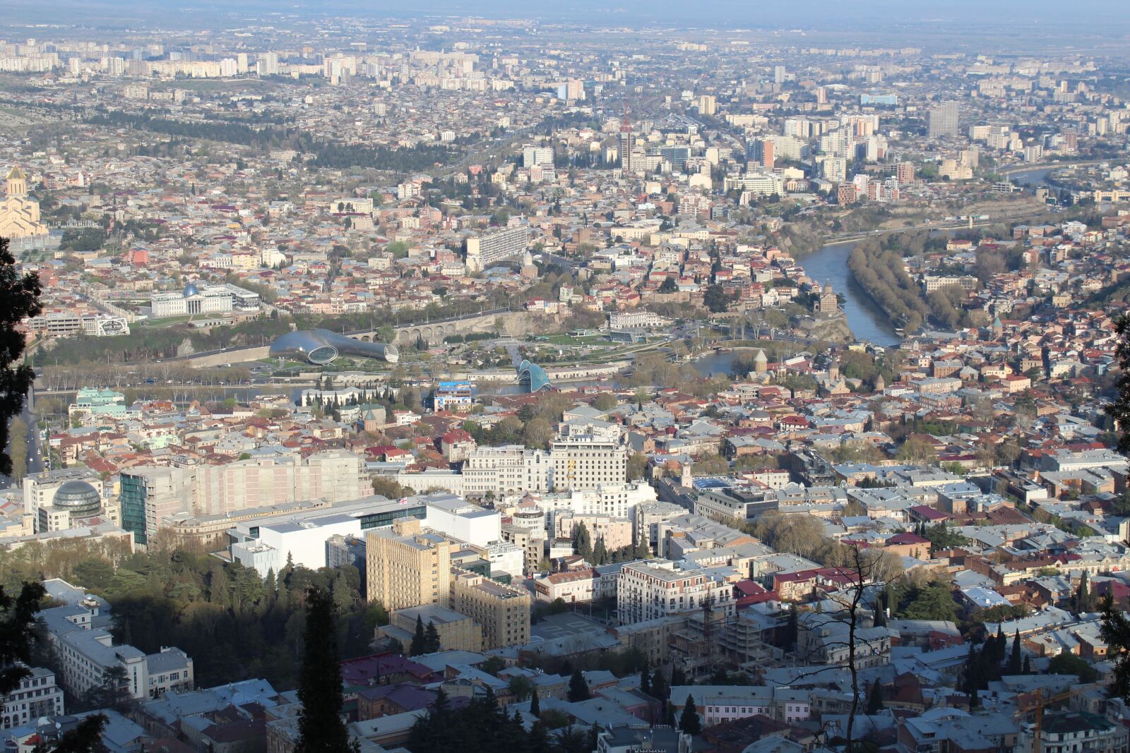 Canon EOS 1300D (EOS Rebel T6 / EOS Kiss X80) sample photo. Cityline, tbilisi, georgia photography