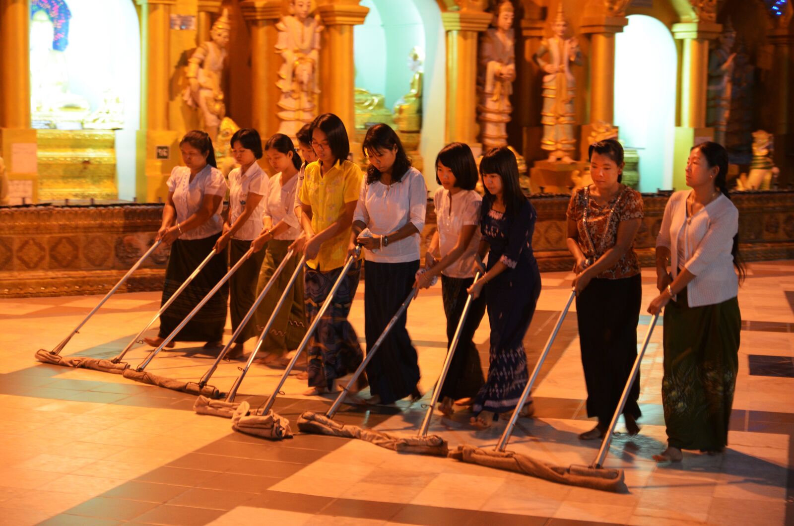 Nikon D7000 sample photo. Cleaning staff, shwedagon mirabello photography