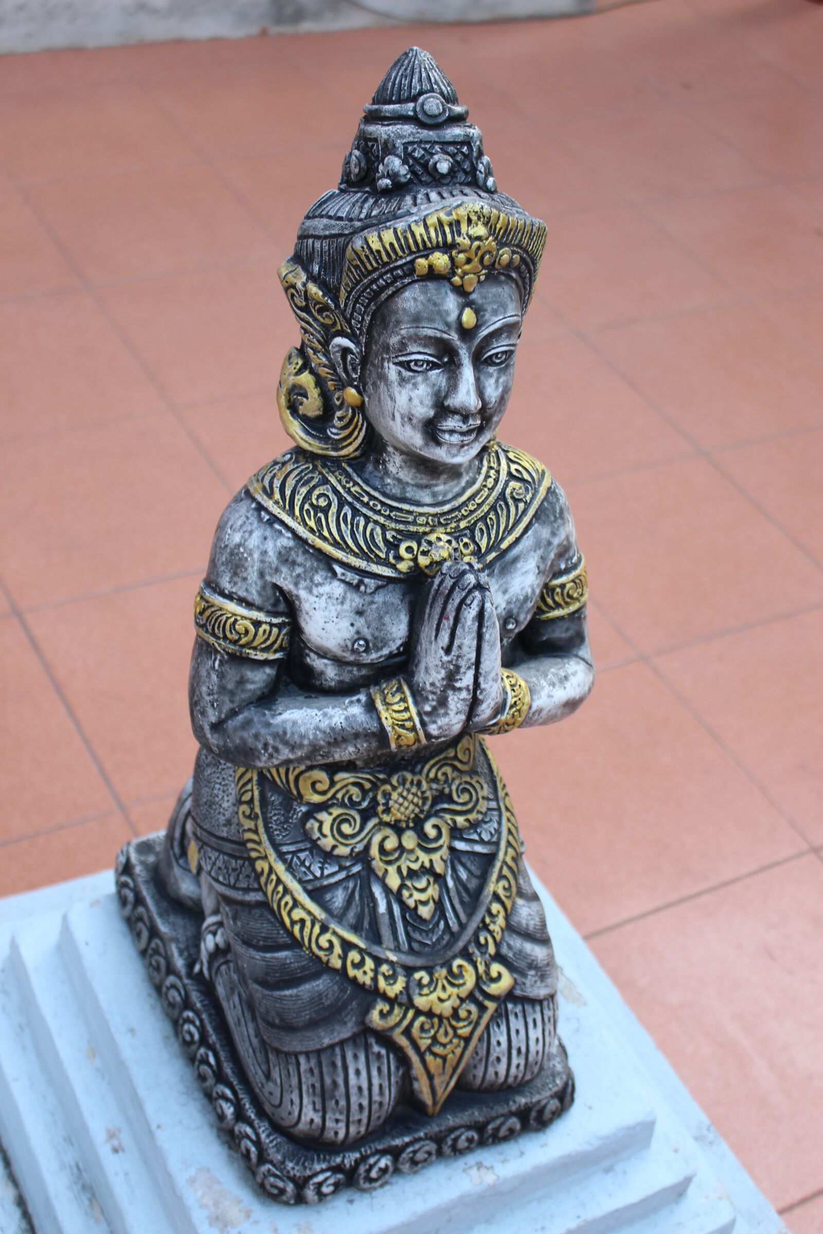 Canon EOS 700D (EOS Rebel T5i / EOS Kiss X7i) sample photo. Buddhism, praying, religion photography