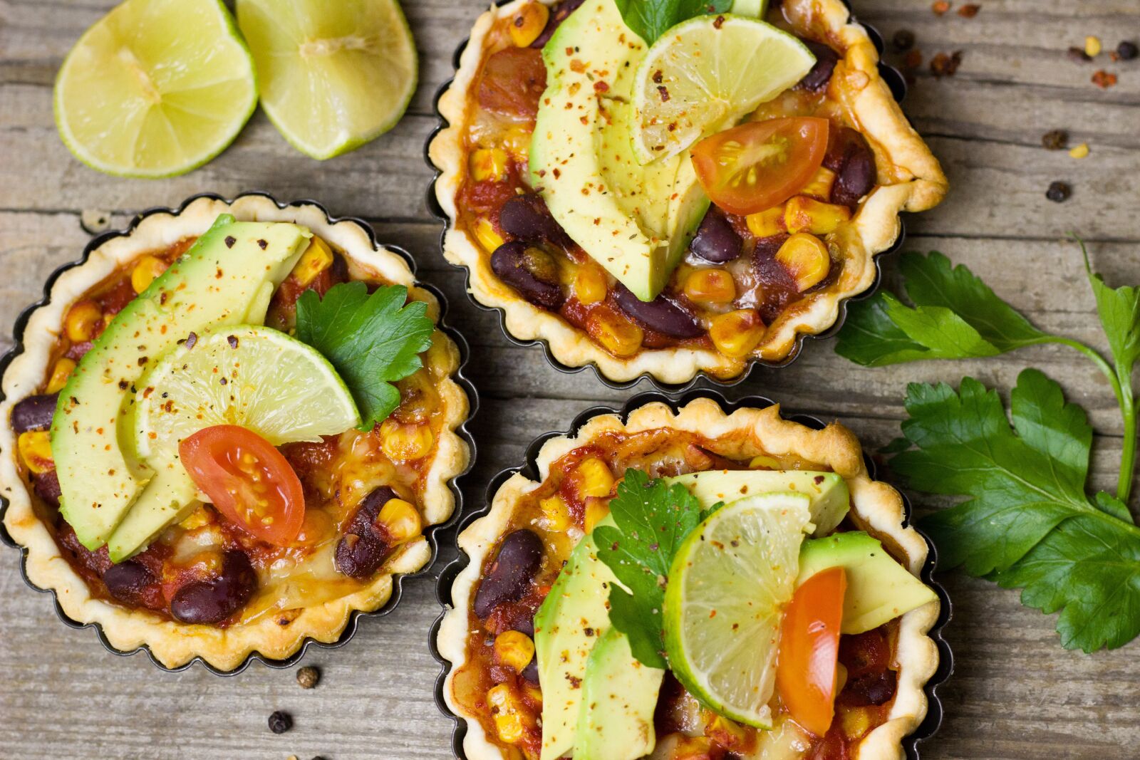 Canon EOS 600D (Rebel EOS T3i / EOS Kiss X5) + Canon EF 50mm F1.8 STM sample photo. Mexican, avocado, lime photography