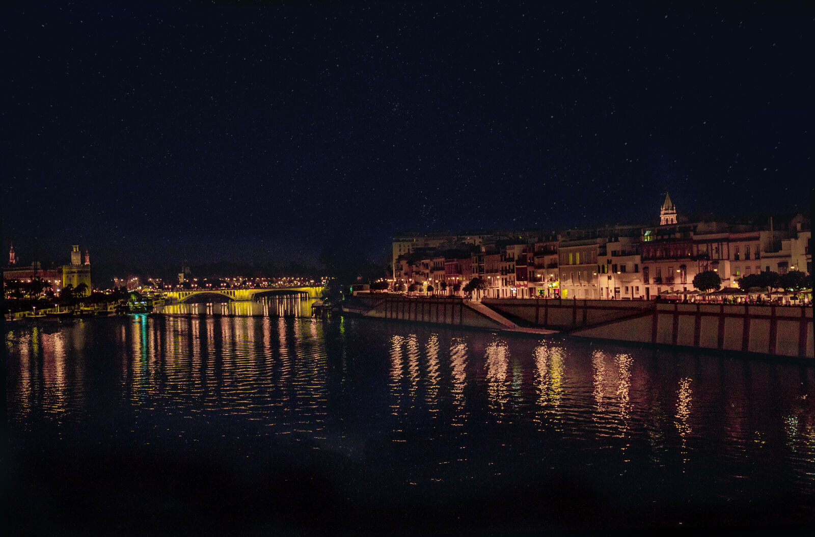 Canon EF 24-70mm F4L IS USM sample photo. Light, night, river, sevilla photography