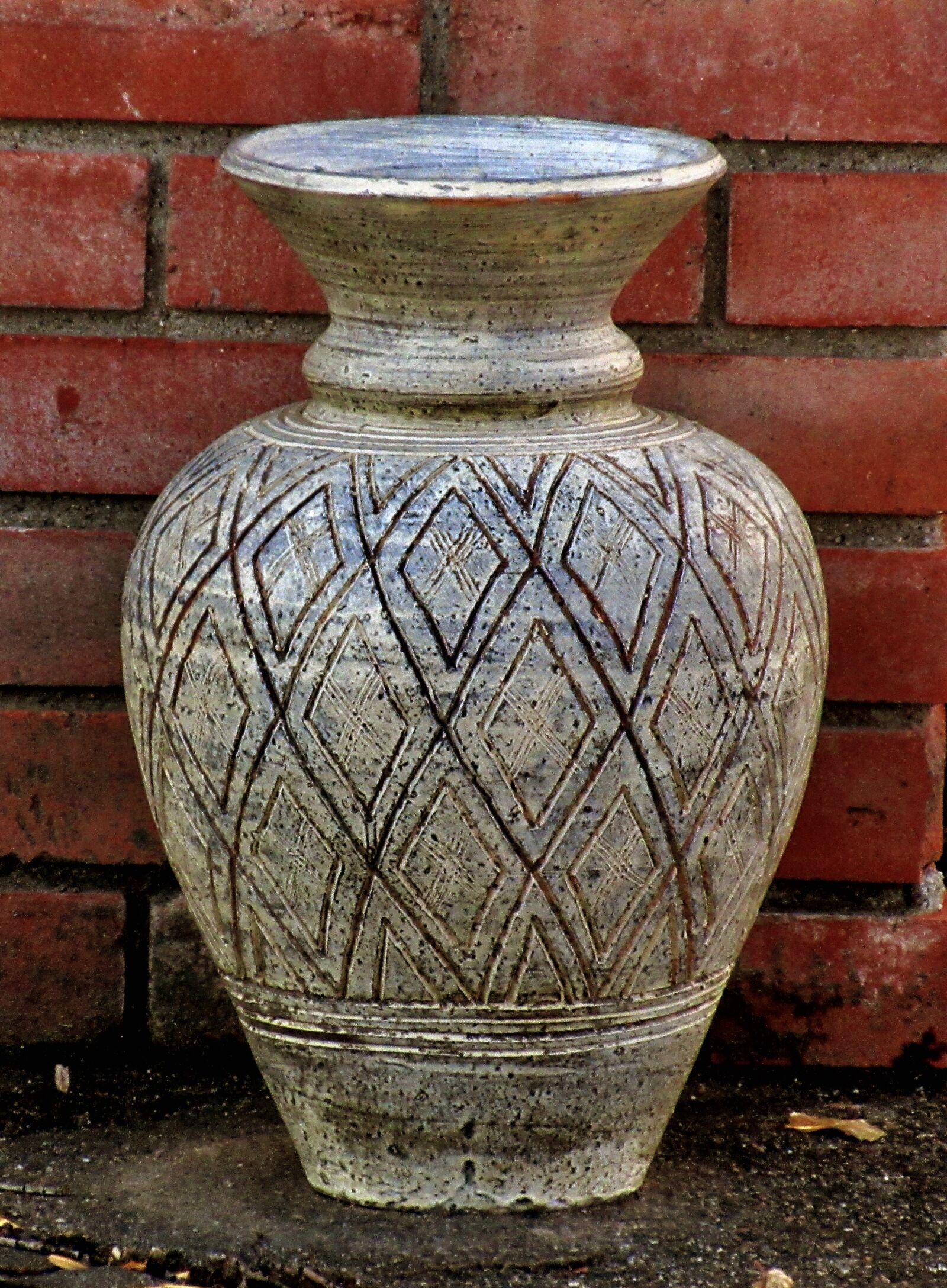 Canon PowerShot ELPH 350 HS (IXUS 275 HS / IXY 640) sample photo. Jar, pottery, vase photography