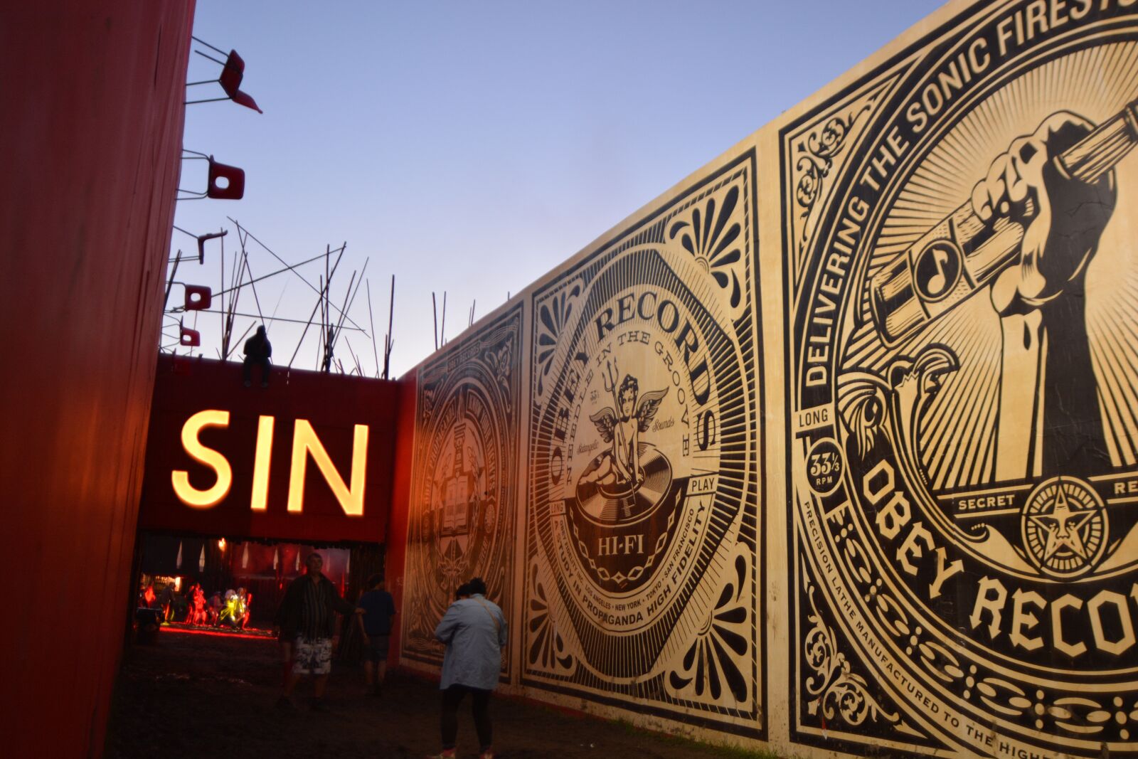 Nikon D7100 sample photo. Glastonbury, sin, red photography