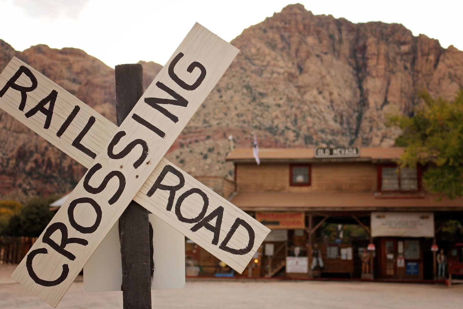 Canon EOS 70D sample photo. Bonnie springs ranch, railroad photography
