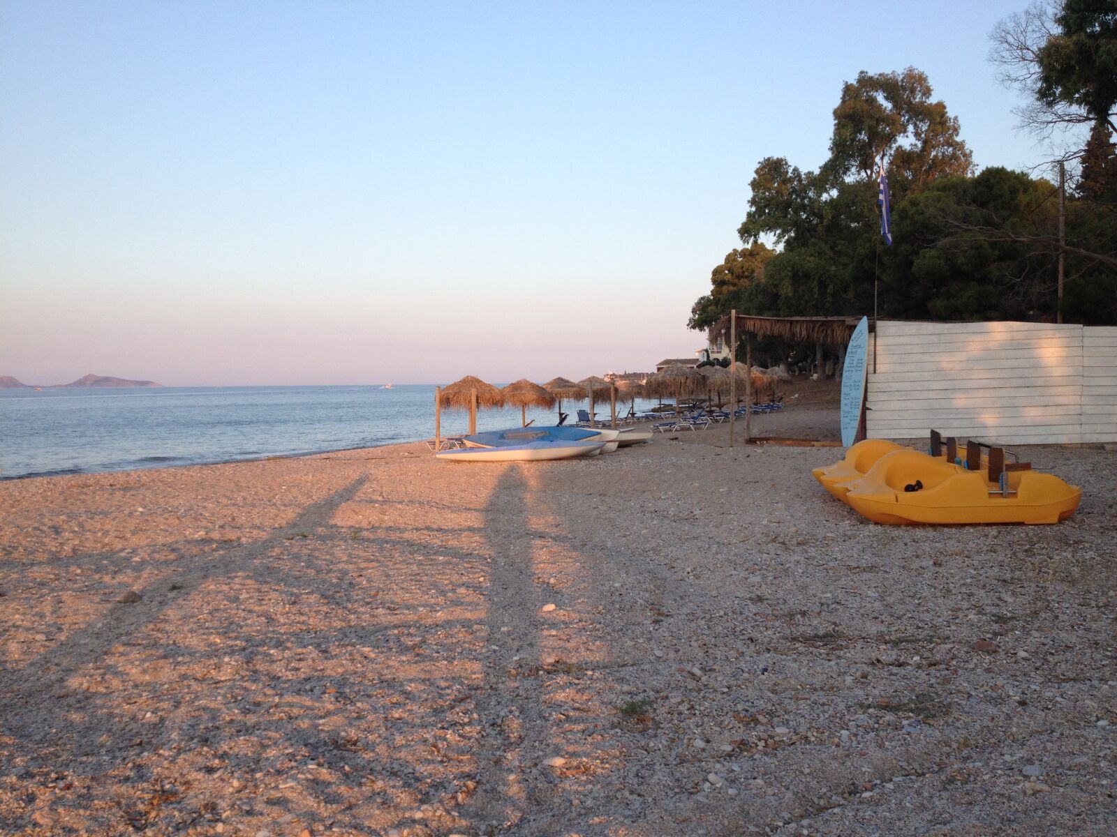 iPhone 4S back camera 4.28mm f/2.4 sample photo. Beach, sunlight, seashore photography