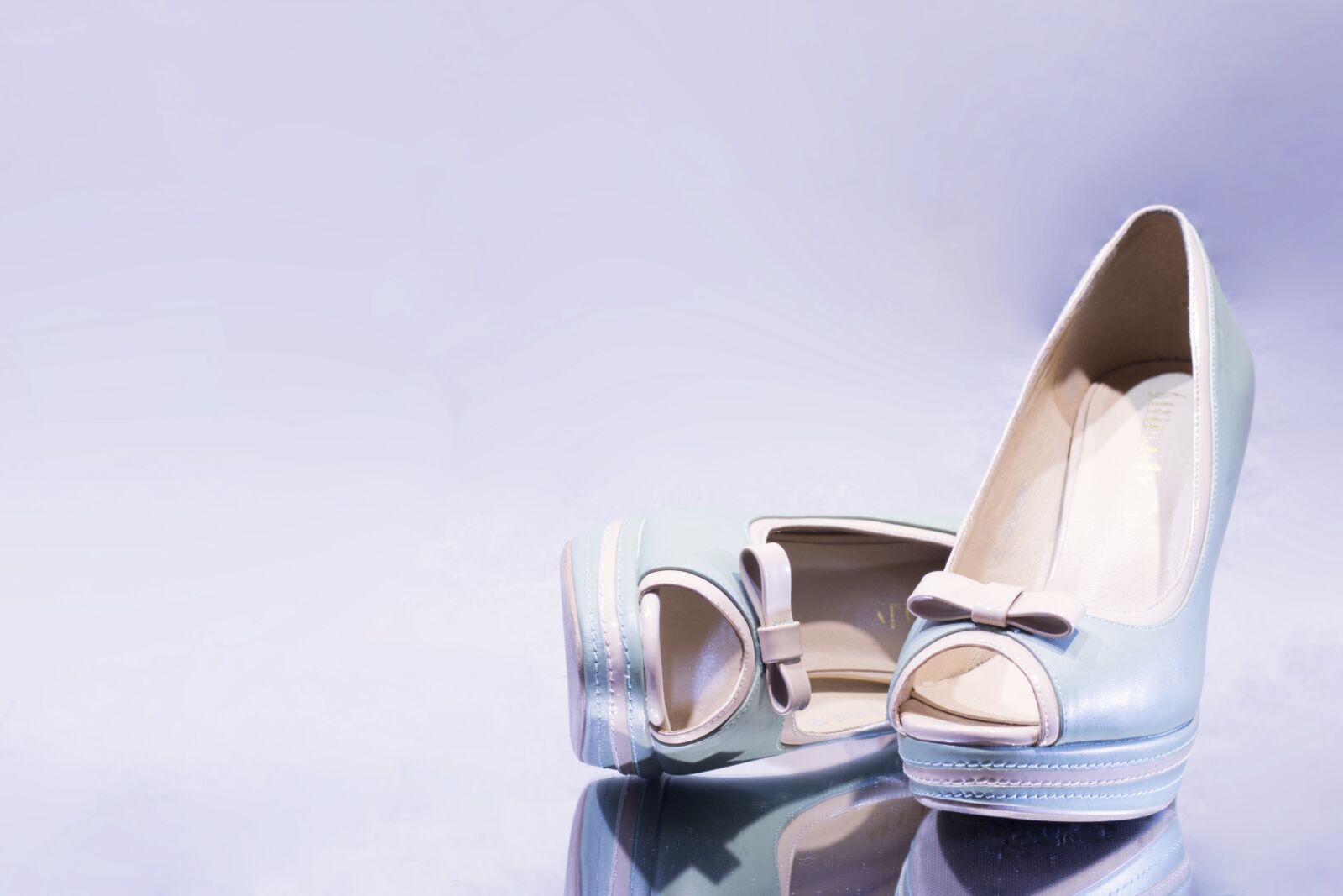 Canon EOS 700D (EOS Rebel T5i / EOS Kiss X7i) sample photo. Shoes, wedding, white photography