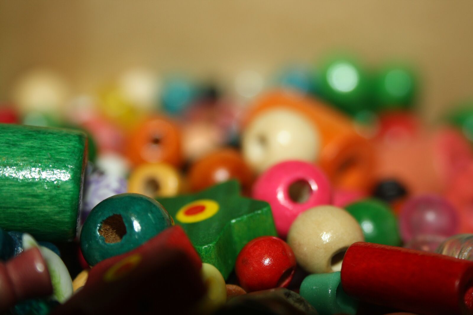 Canon EOS 1000D (EOS Digital Rebel XS / EOS Kiss F) sample photo. Beads, wooden beads, jewelry photography