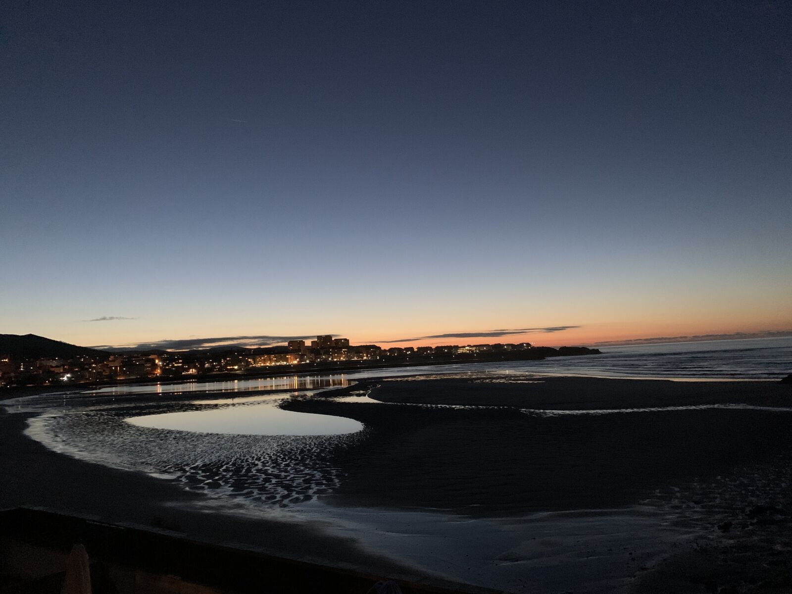 iPhone XR back camera 4.25mm f/1.8 sample photo. Summer, sunset, beach photography