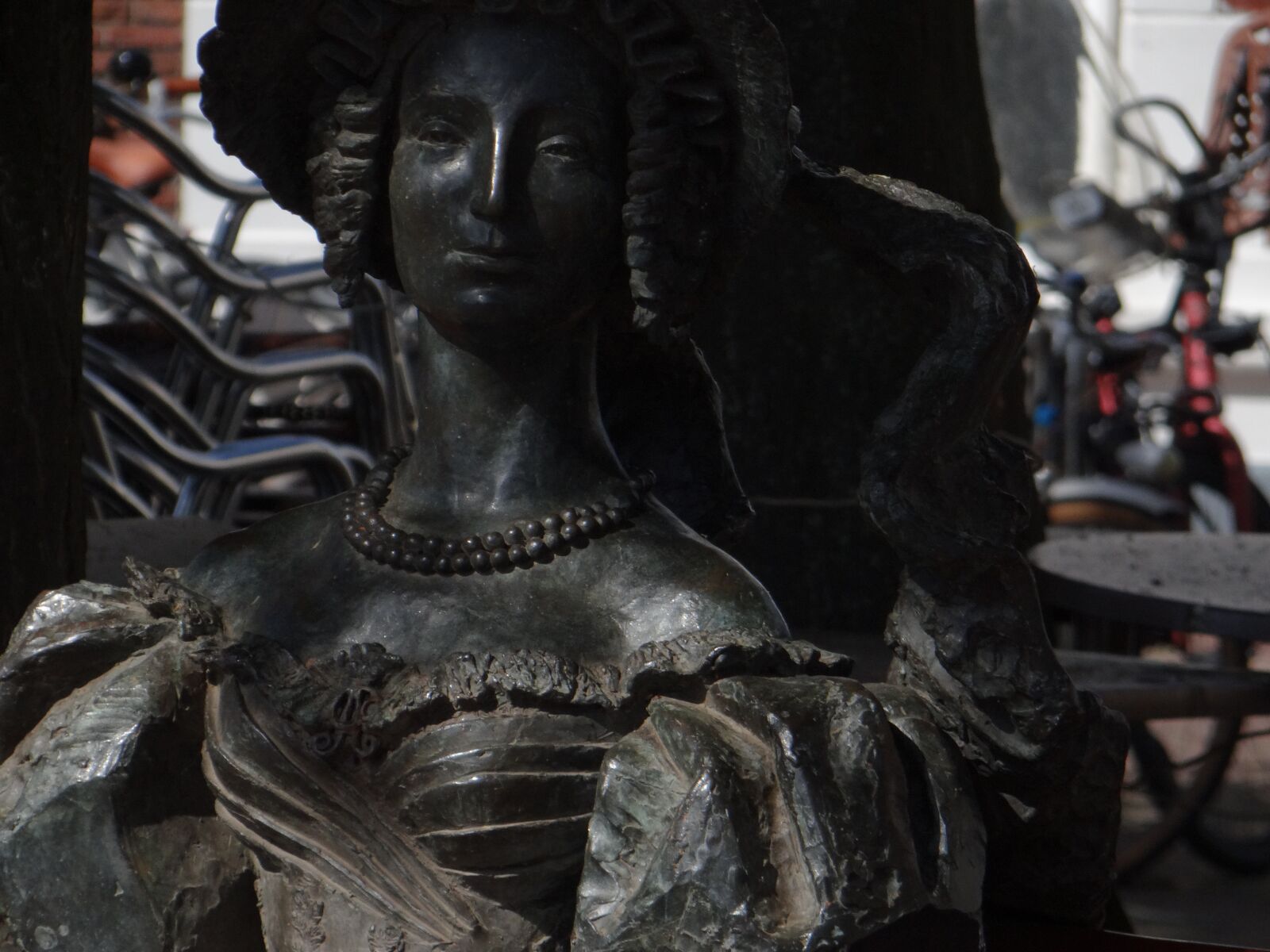 Sony DSC-HX200V sample photo. Statue, bronze, square photography
