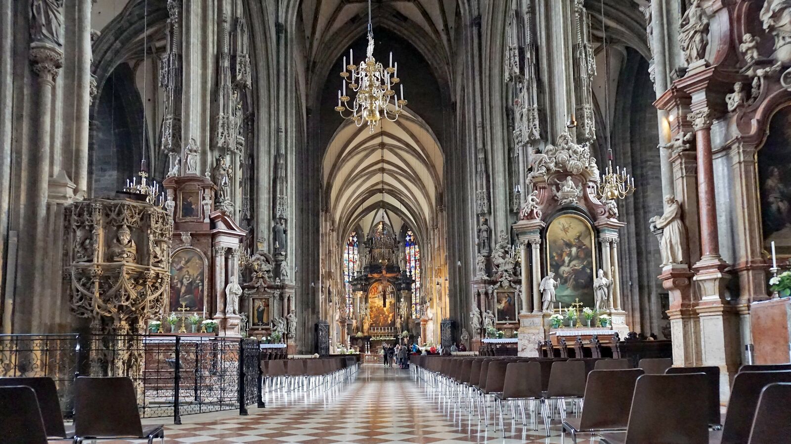 Sony E 16-50mm F3.5-5.6 PZ OSS sample photo. St stephan's cathedral, dom photography