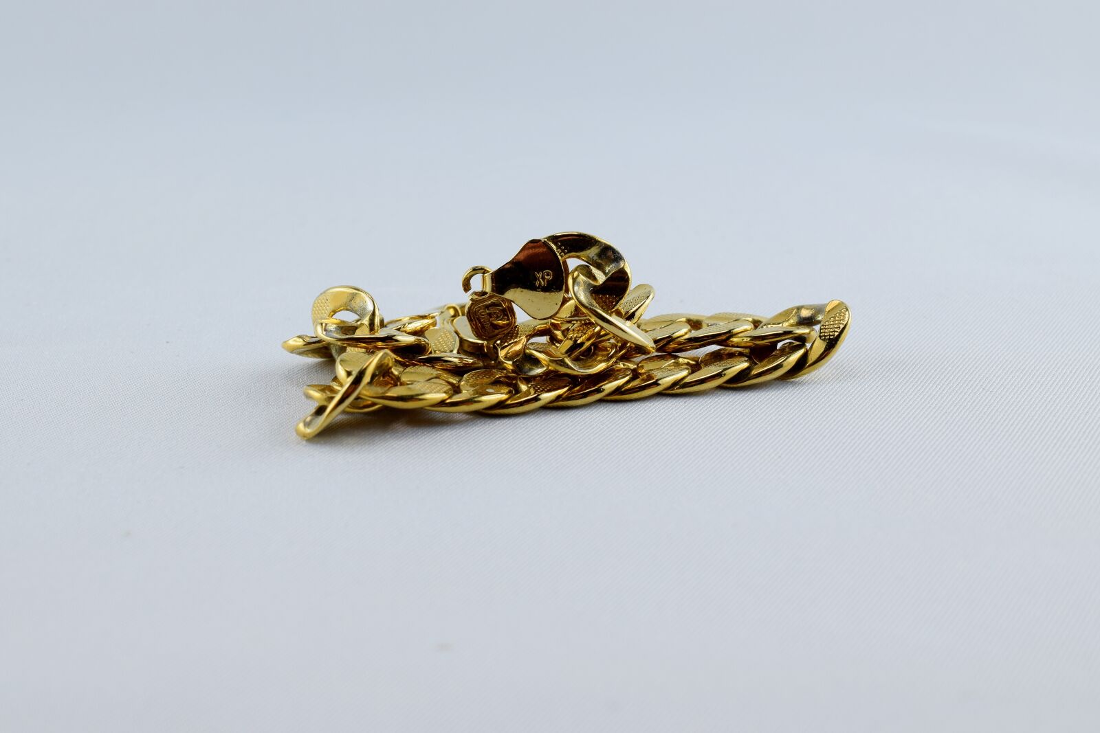 Nikon D5300 sample photo. Bracelet, gold jewelry, earrings photography