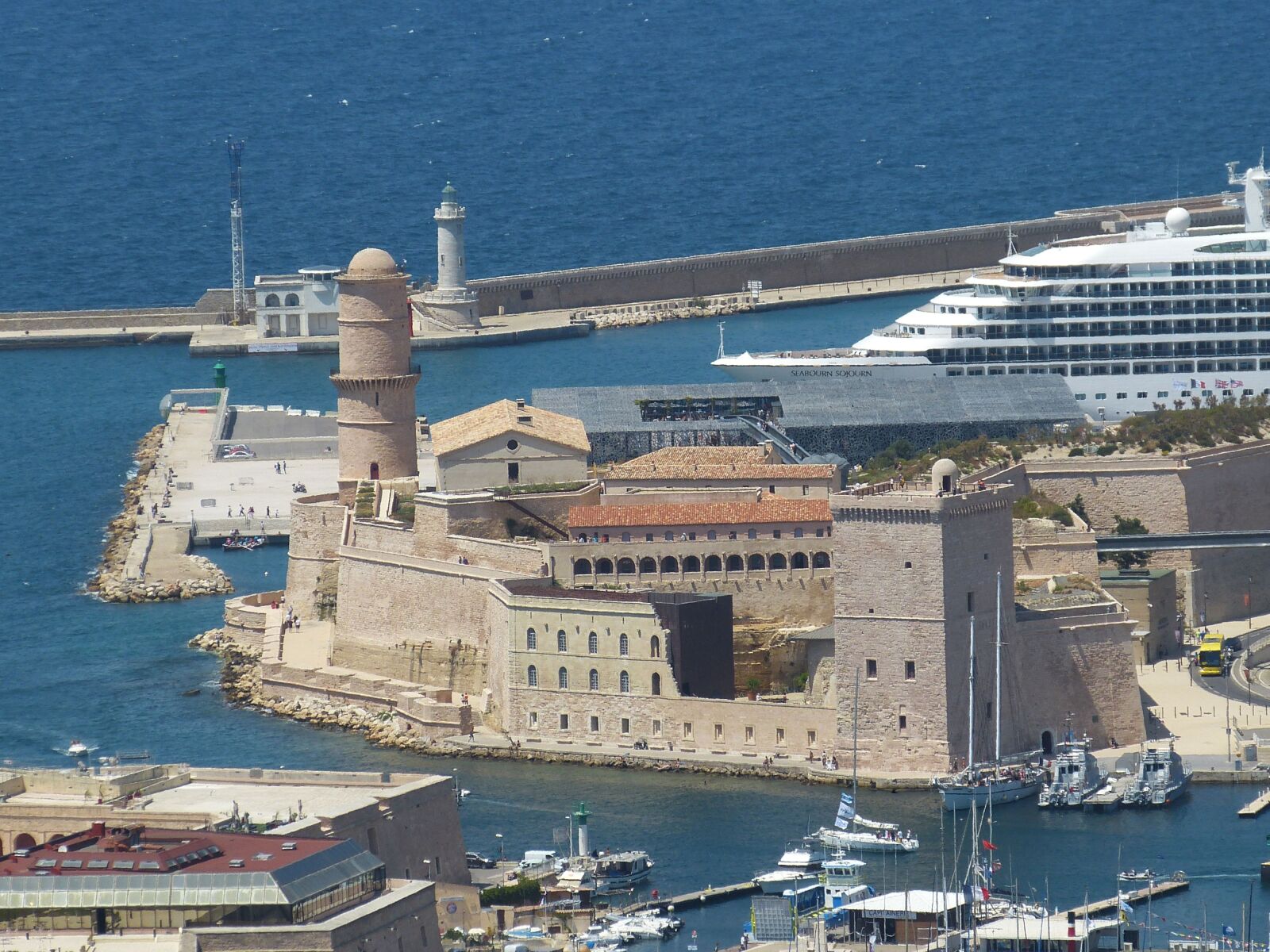 Panasonic Lumix DMC-FZ150 sample photo. Marseille, france, south of photography