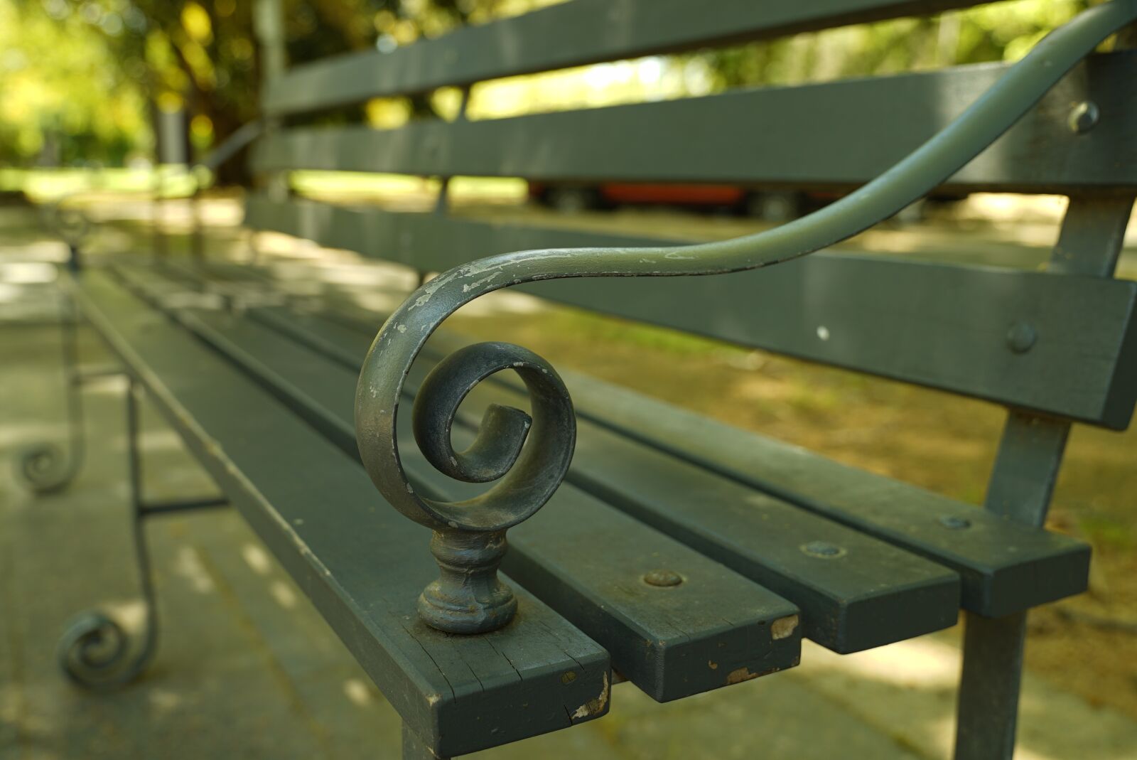 Sony a7S + Sony FE 24-70mm F2.8 GM sample photo. Bench, seat, ornate metal photography