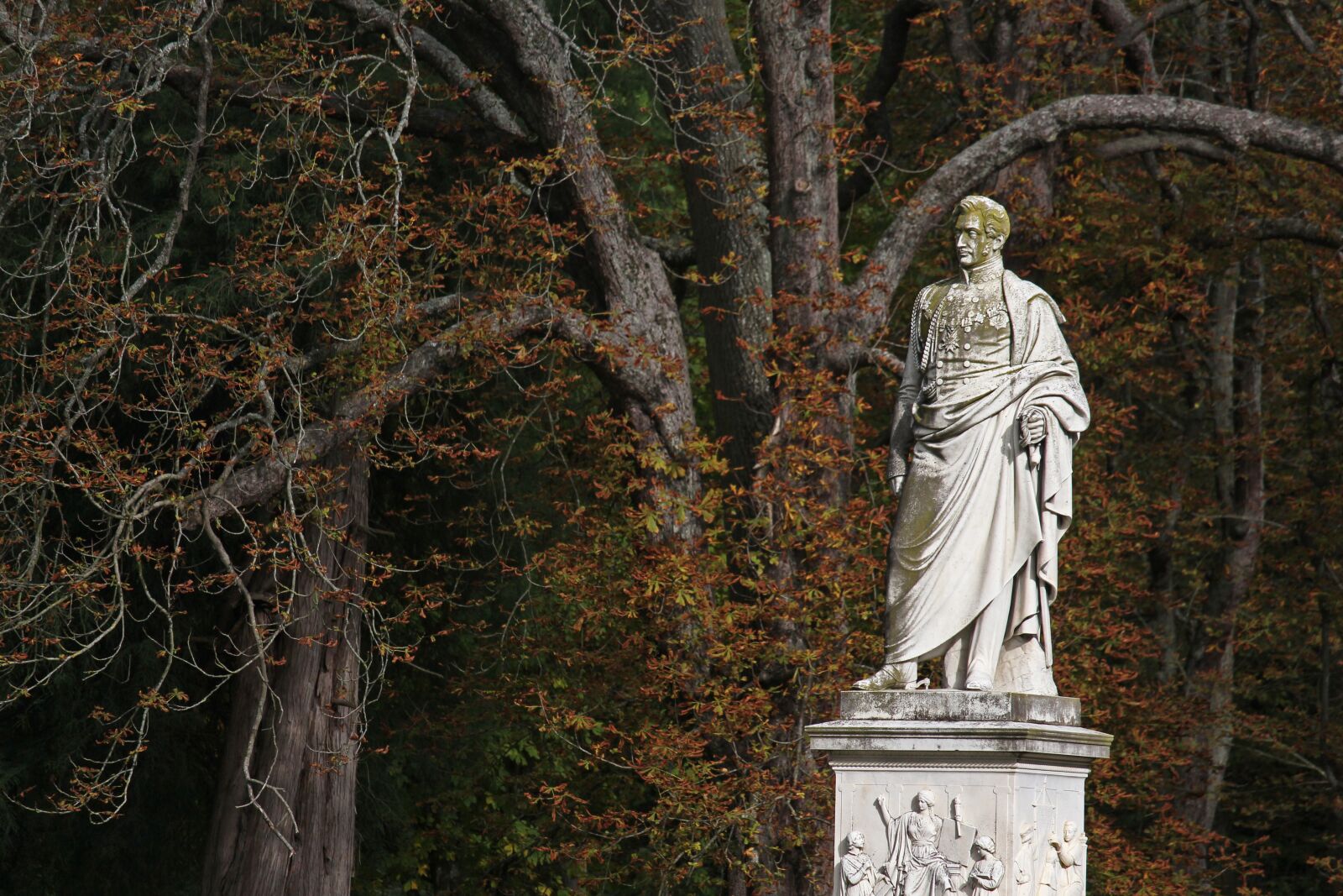 Canon EF-S 55-250mm F4-5.6 IS STM sample photo. Stature, castle of putbus photography