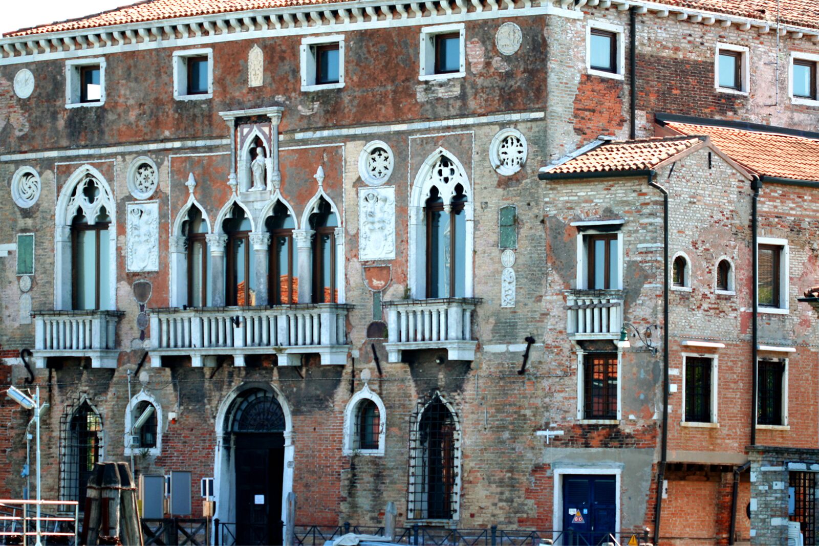 Canon EOS 350D (EOS Digital Rebel XT / EOS Kiss Digital N) sample photo. Venice italy, canal, home photography