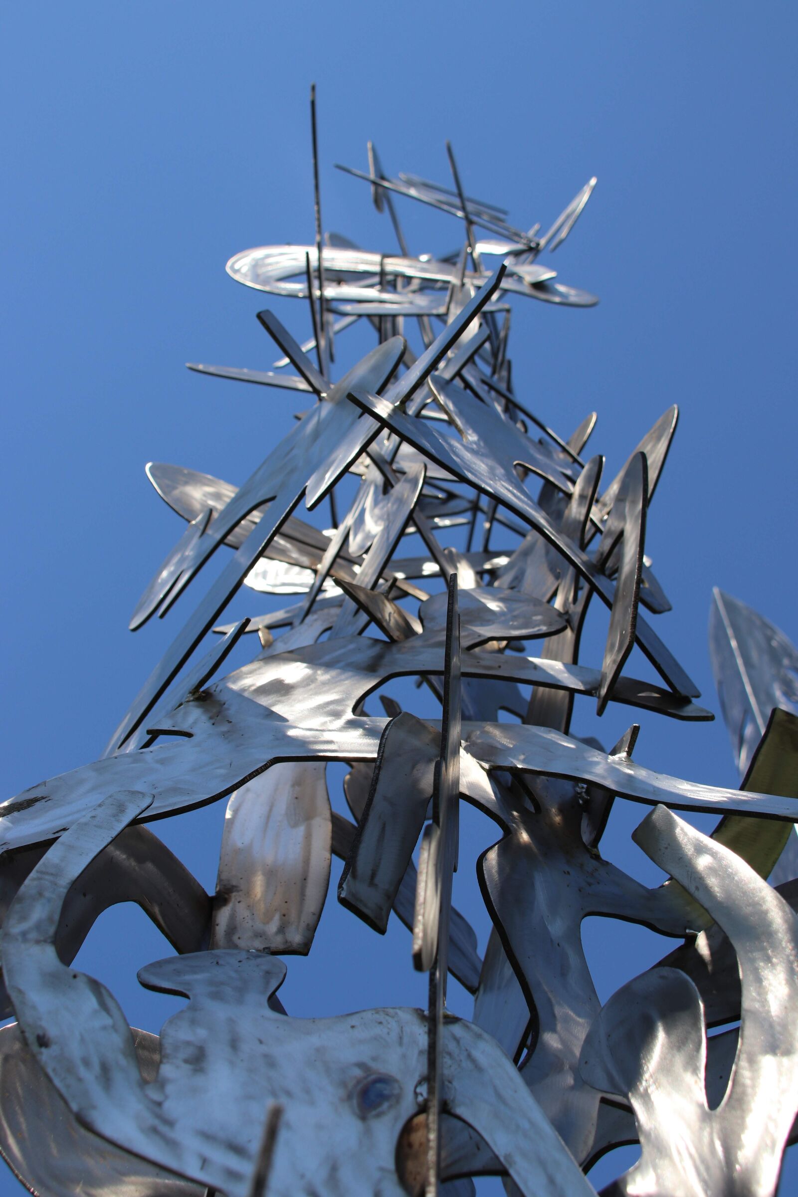 Canon EOS 200D (EOS Rebel SL2 / EOS Kiss X9) sample photo. Artwork, sculpture, stainless steel photography