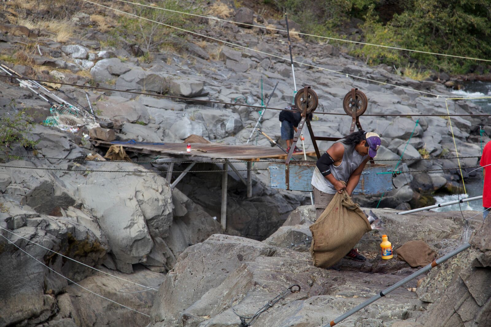Canon EOS 5D Mark II sample photo. Yakama, tribal, members, pulley photography