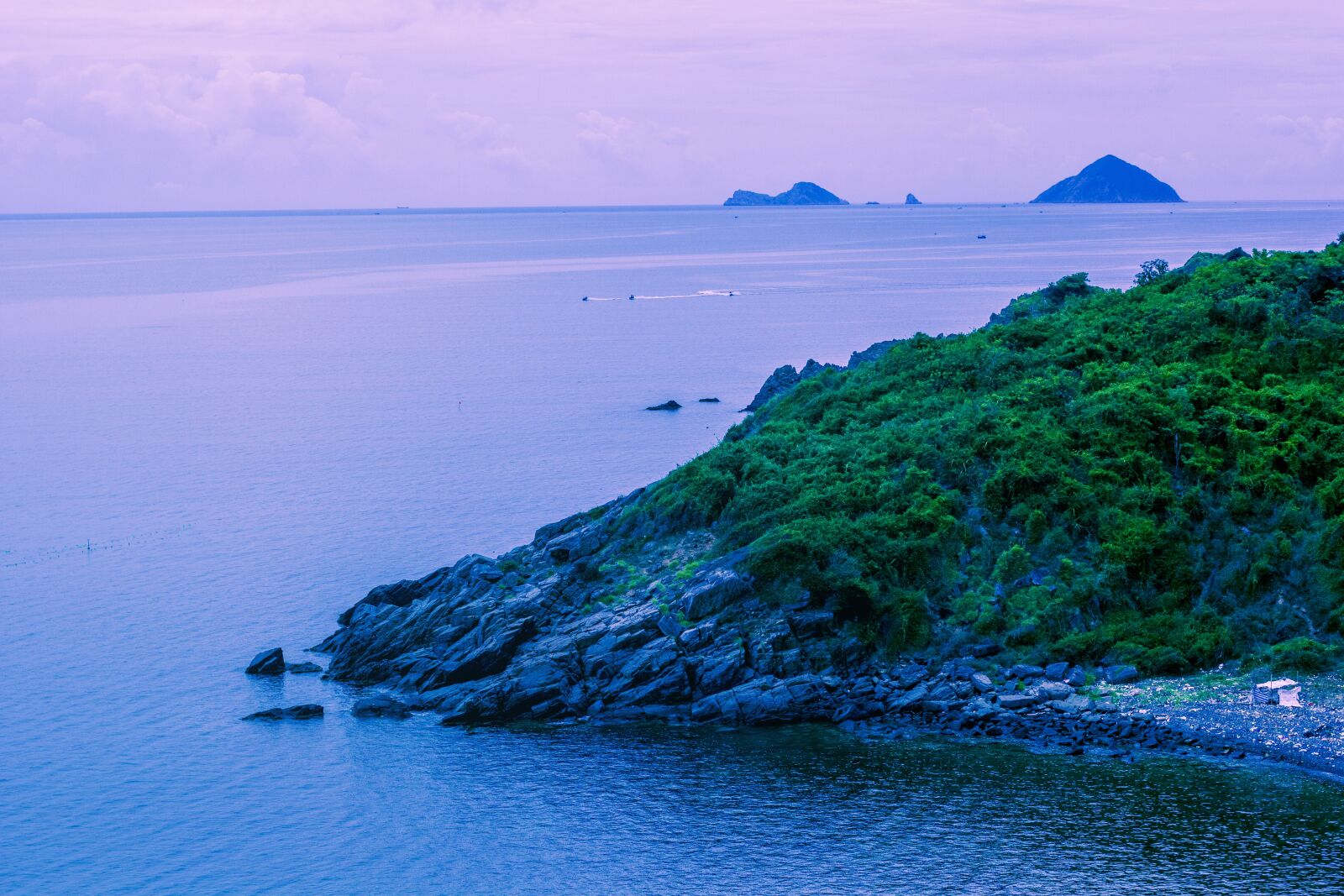 Canon EOS 60D + Canon EF 50mm F1.4 USM sample photo. Sky, travel, color photography