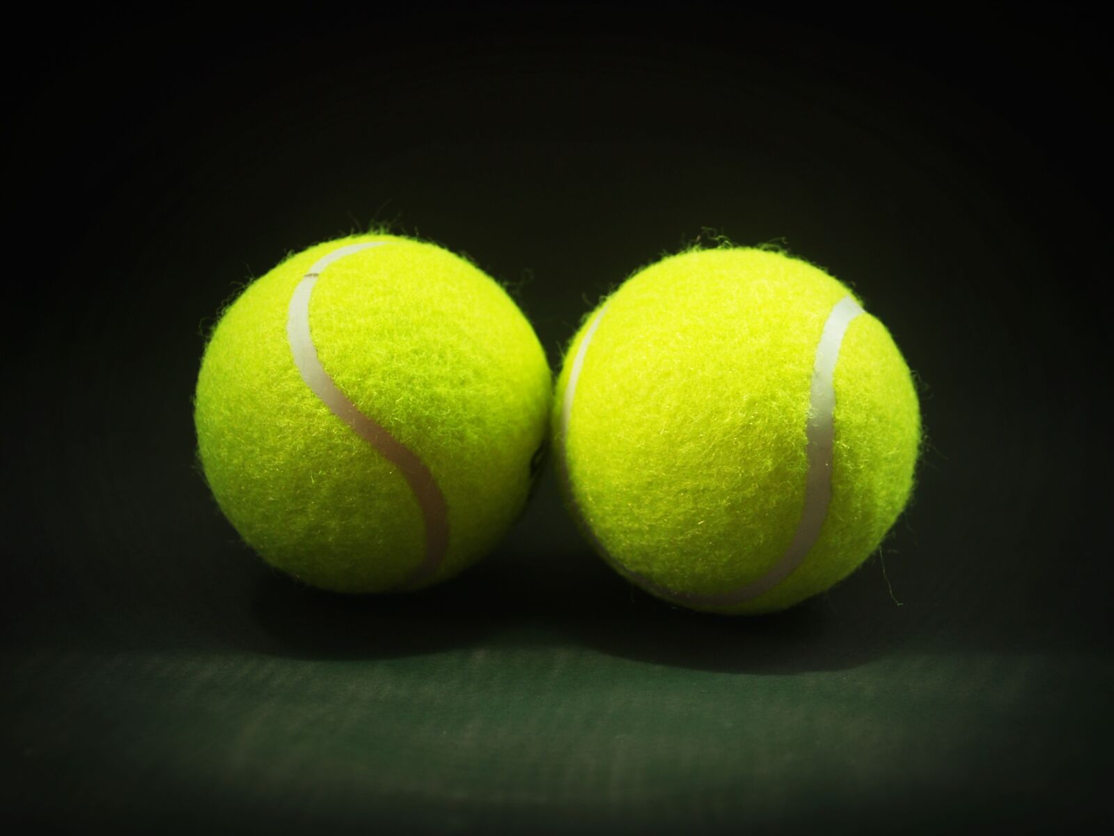 Olympus E-300 (EVOLT E-300) sample photo. Ball, racket, white photography