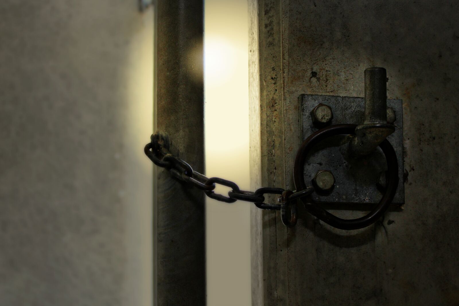 Canon EOS 1200D (EOS Rebel T5 / EOS Kiss X70 / EOS Hi) sample photo. Chain, lock, door photography
