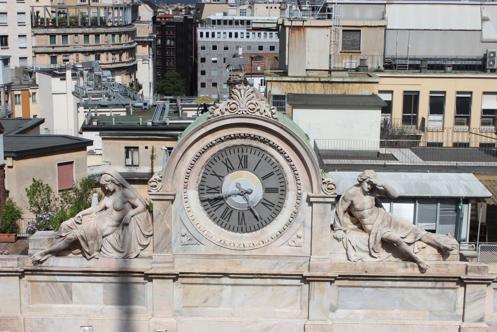 Canon EOS 600D (Rebel EOS T3i / EOS Kiss X5) sample photo. Milano, milan, building photography