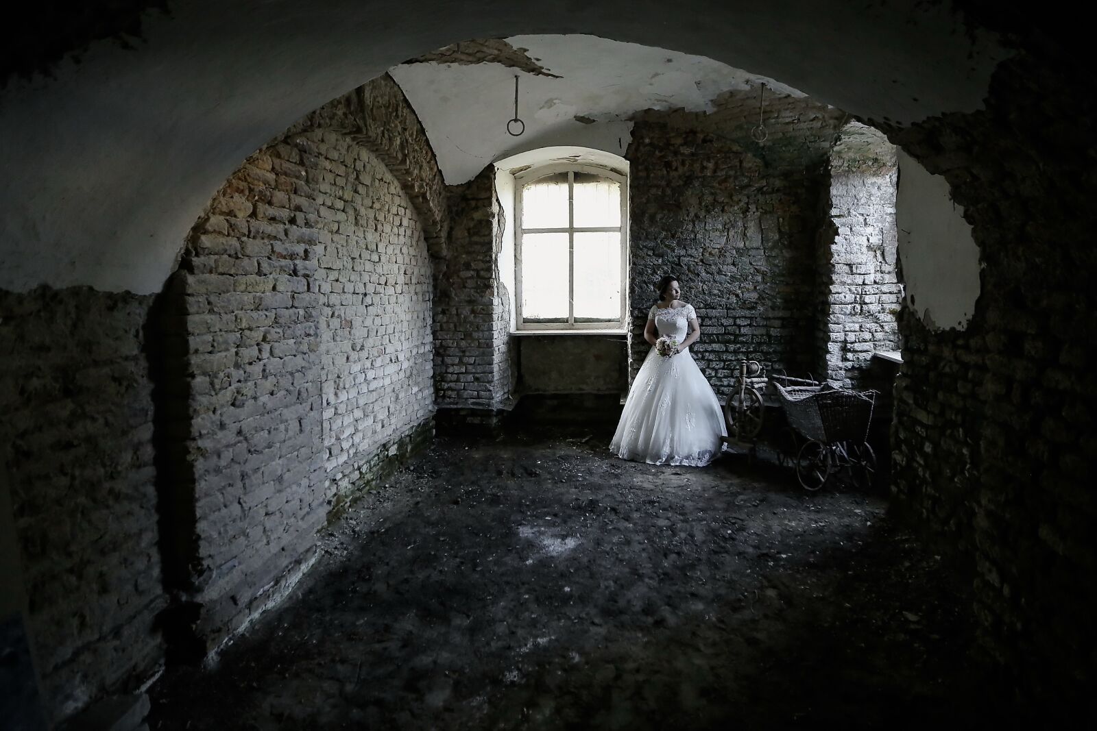 Canon EF 16-35mm F2.8L II USM sample photo. Wedding dress, bride, basement photography
