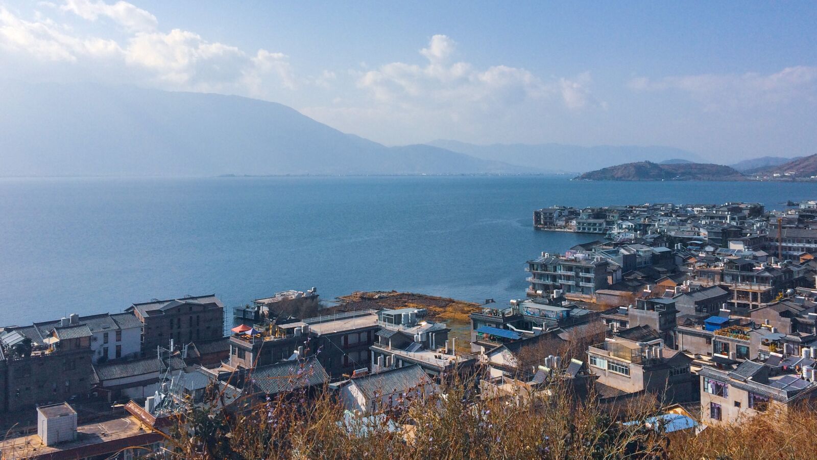 iPhone 5s back camera 4.15mm f/2.2 sample photo. Dali, double-gallery, erhai lake photography