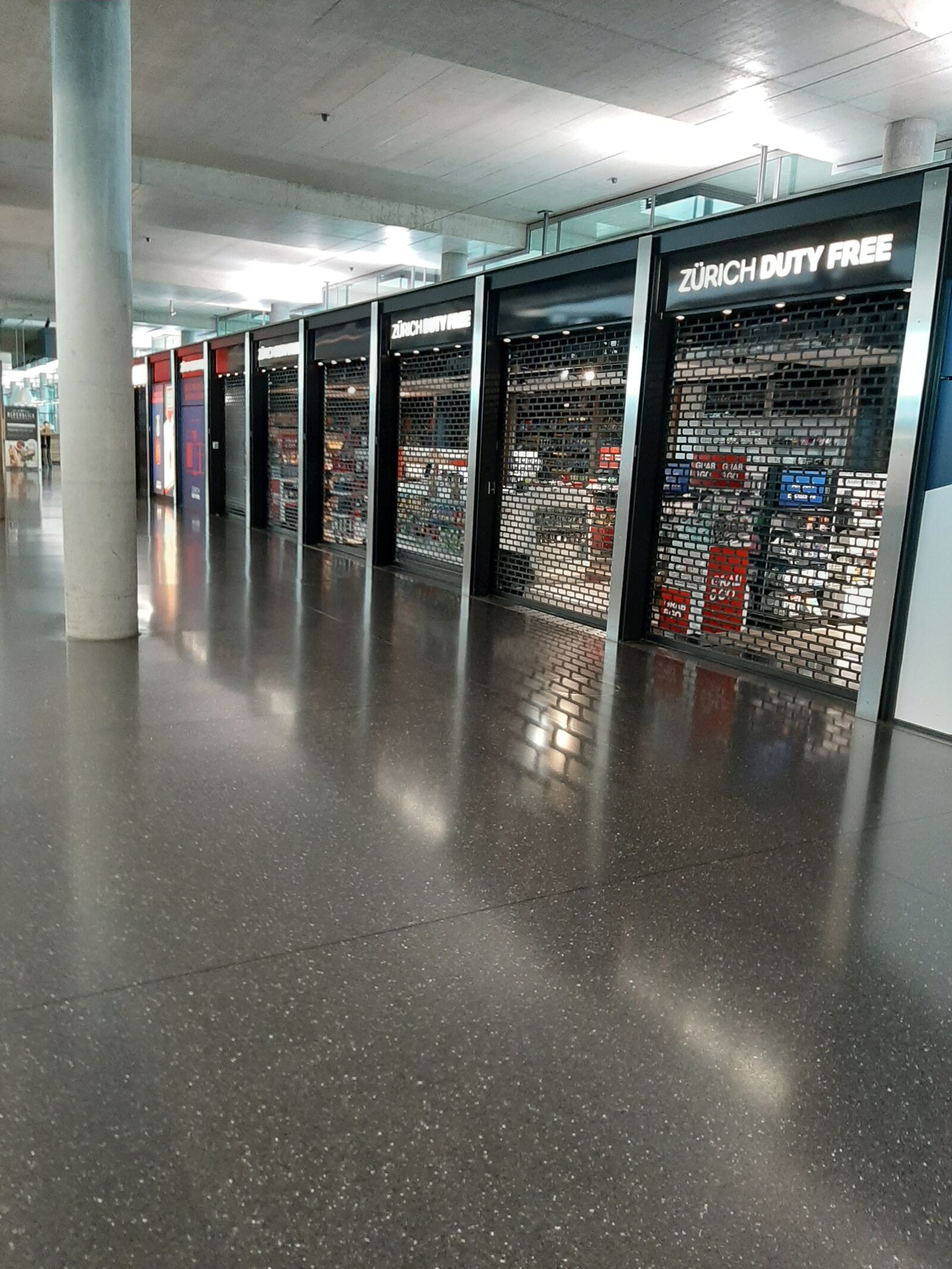 Samsung Galaxy A50 sample photo. Airport, zurich, shop photography