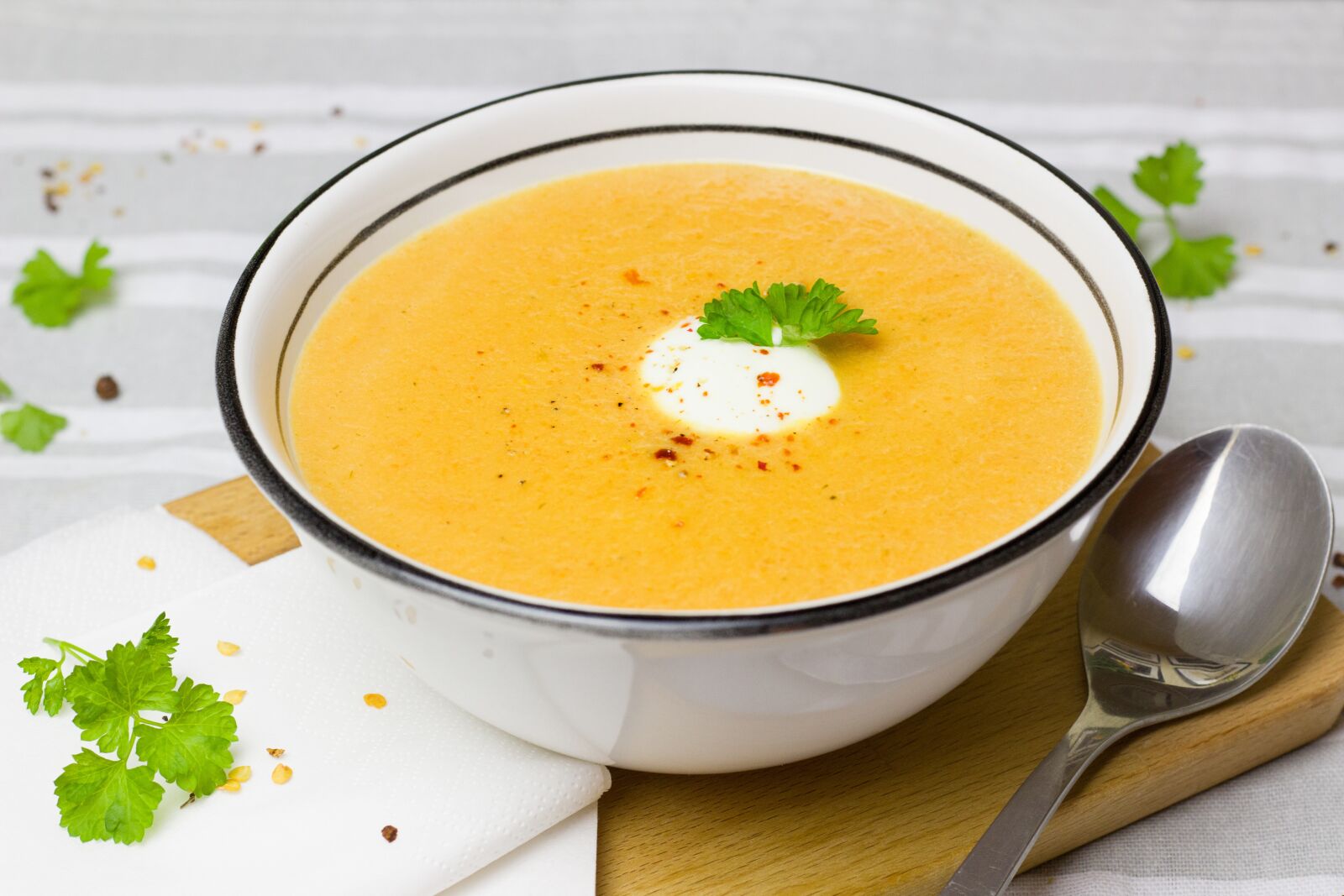 Canon EOS 600D (Rebel EOS T3i / EOS Kiss X5) + Canon EF 50mm F1.8 STM sample photo. Soup, carrot, ginger photography