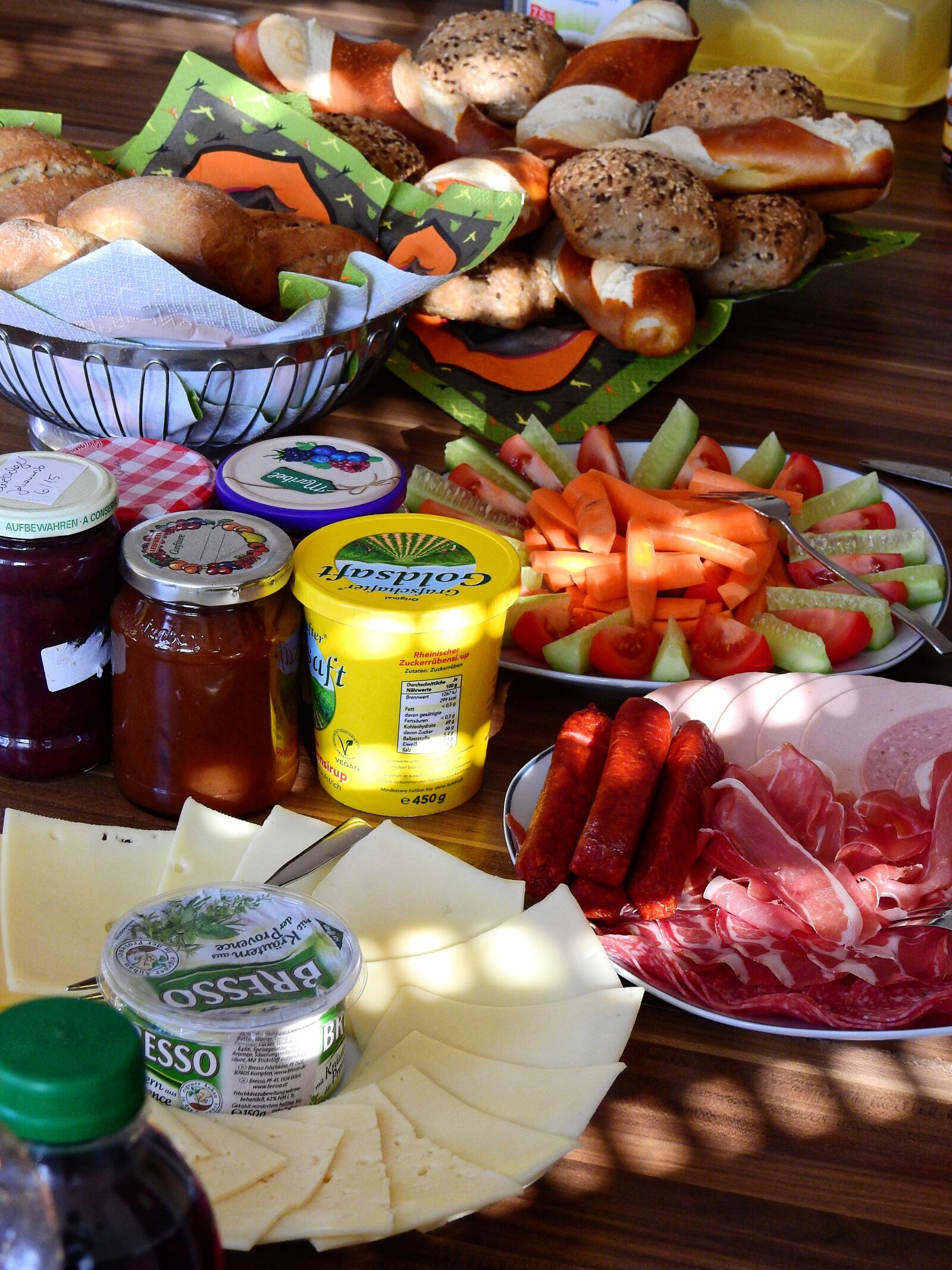 Nikon Coolpix P900 sample photo. Dine, eat, bread photography