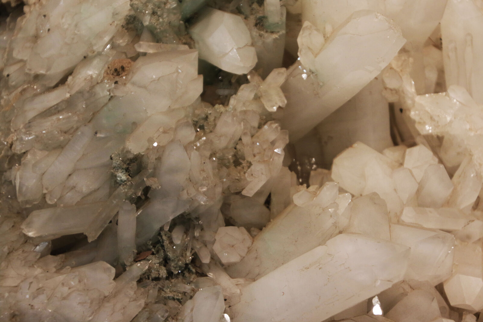Canon EOS 7D Mark II sample photo. Background, crystals, earth, jewellery photography