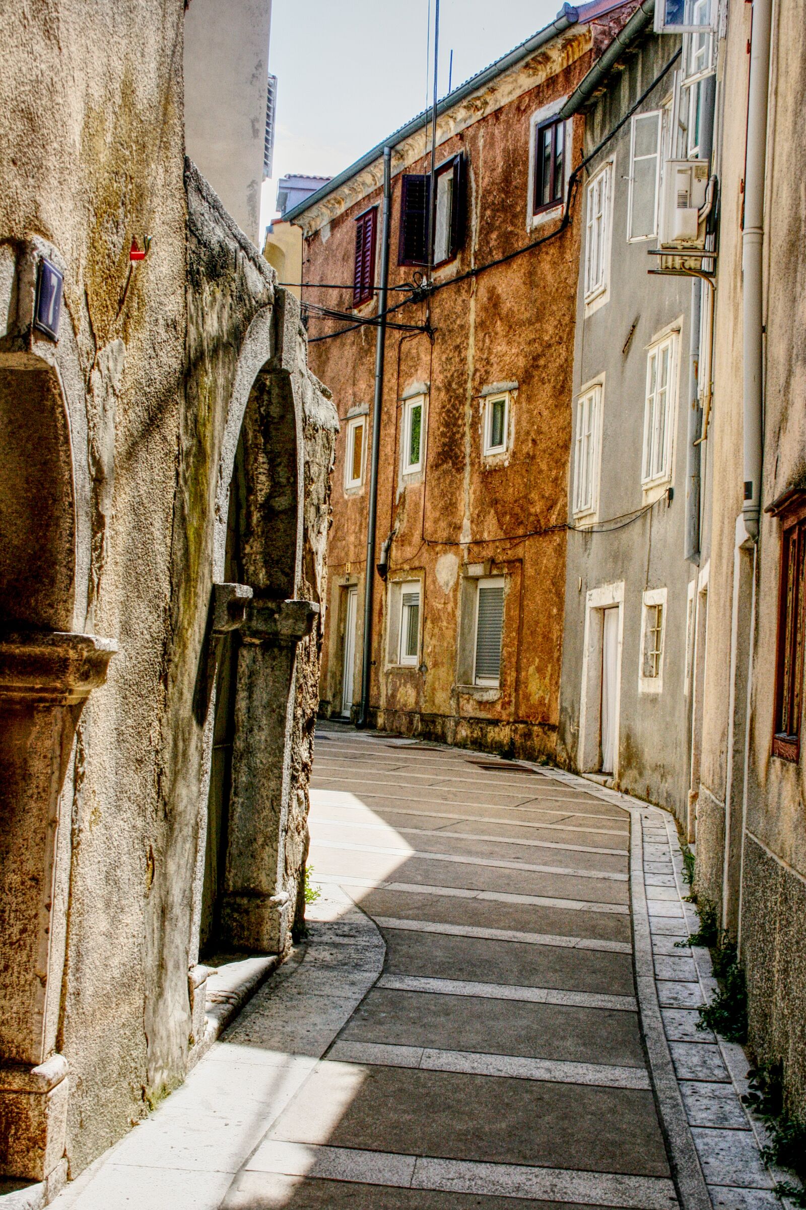Canon EF-S 18-55mm F3.5-5.6 II sample photo. Alley, road, croatia photography