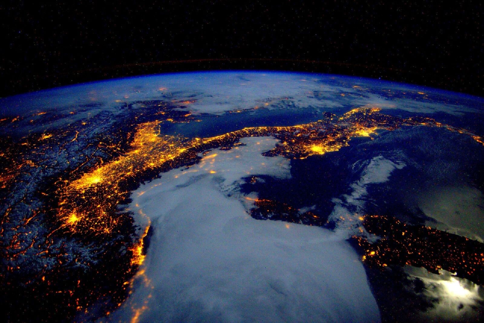 Nikon D4 sample photo. Space view, italy, alps photography