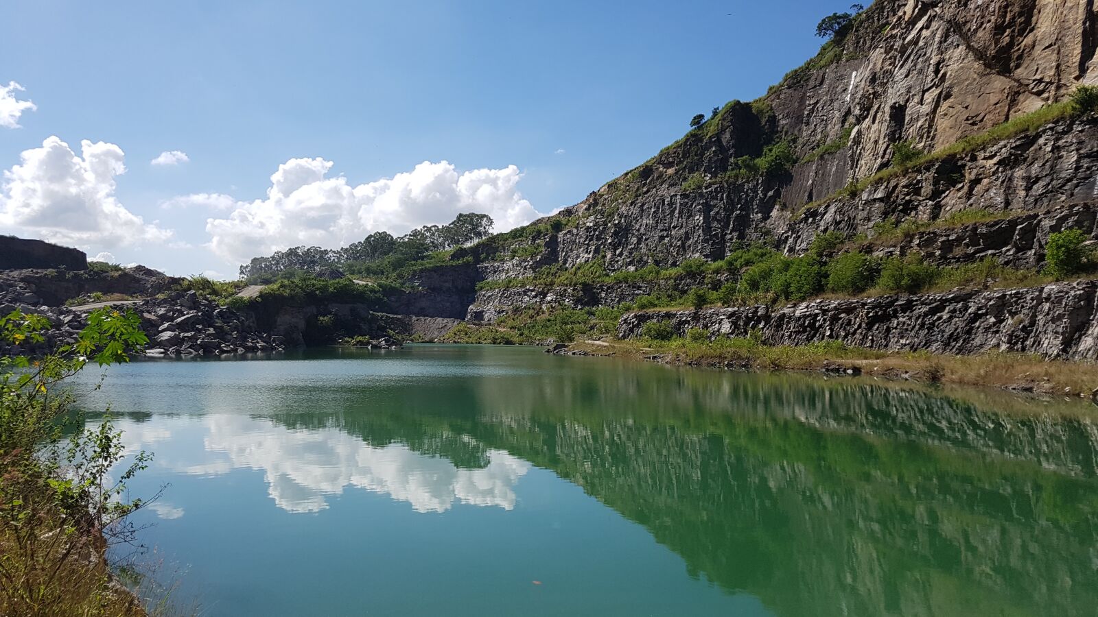Samsung Galaxy S7 Edge sample photo. Lake, quarry photography