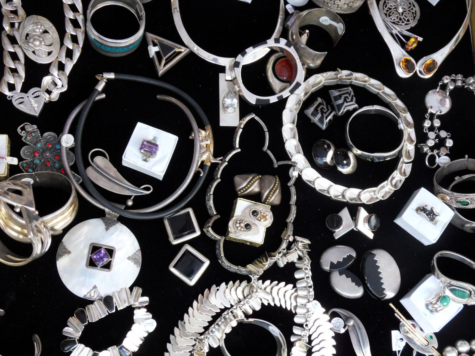 Samsung WB550, WB560 / VLUU WB550 /  HZ15W sample photo. Vintage, bracelets, antique photography