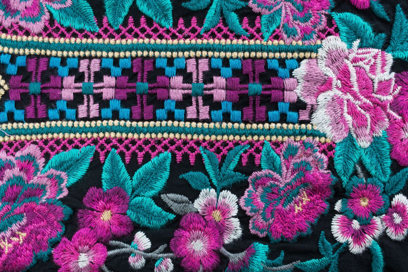 Canon EOS 1300D (EOS Rebel T6 / EOS Kiss X80) sample photo. Embroidery, flowers, floral photography