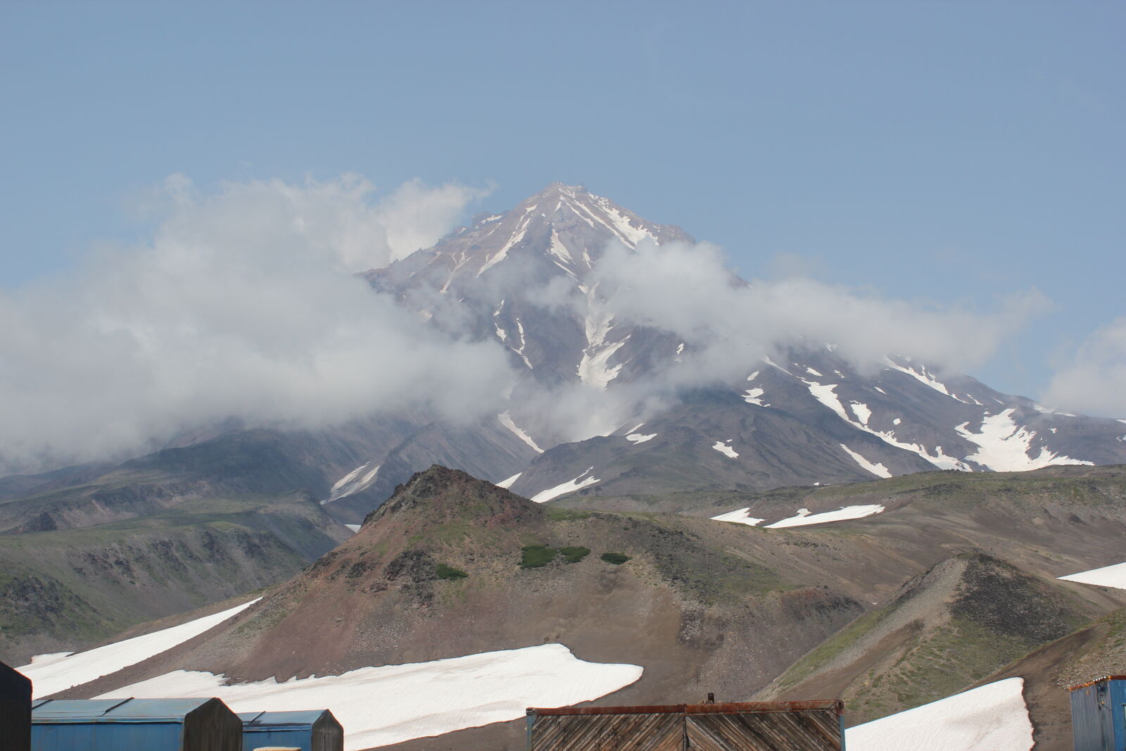 Canon EOS 550D (EOS Rebel T2i / EOS Kiss X4) + Canon EF-S 18-55mm F3.5-5.6 IS sample photo. Volcanoes, of, kamchatka photography