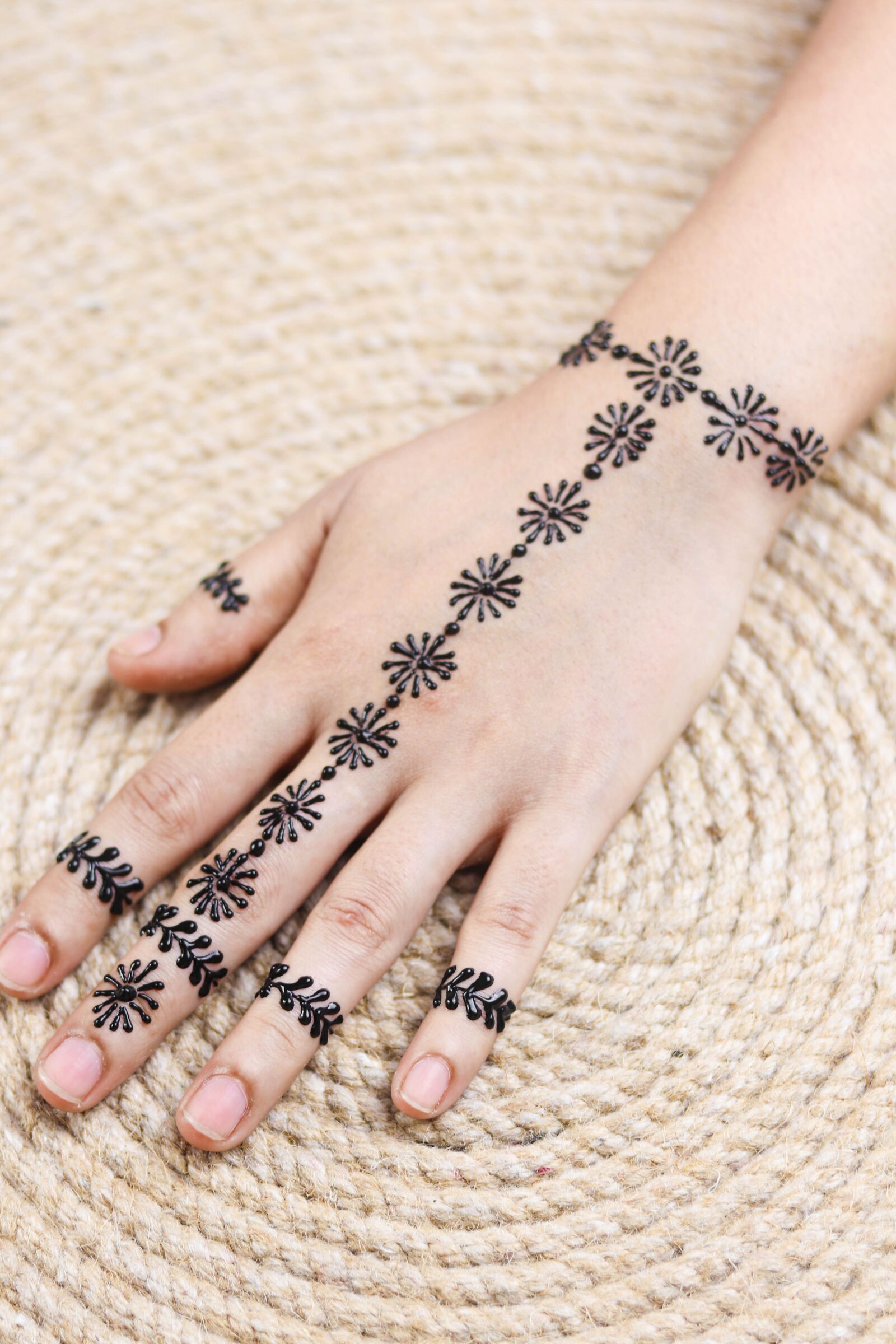 Canon EOS 80D + Canon EF 50mm F1.8 STM sample photo. Henna, hands, mehendi photography