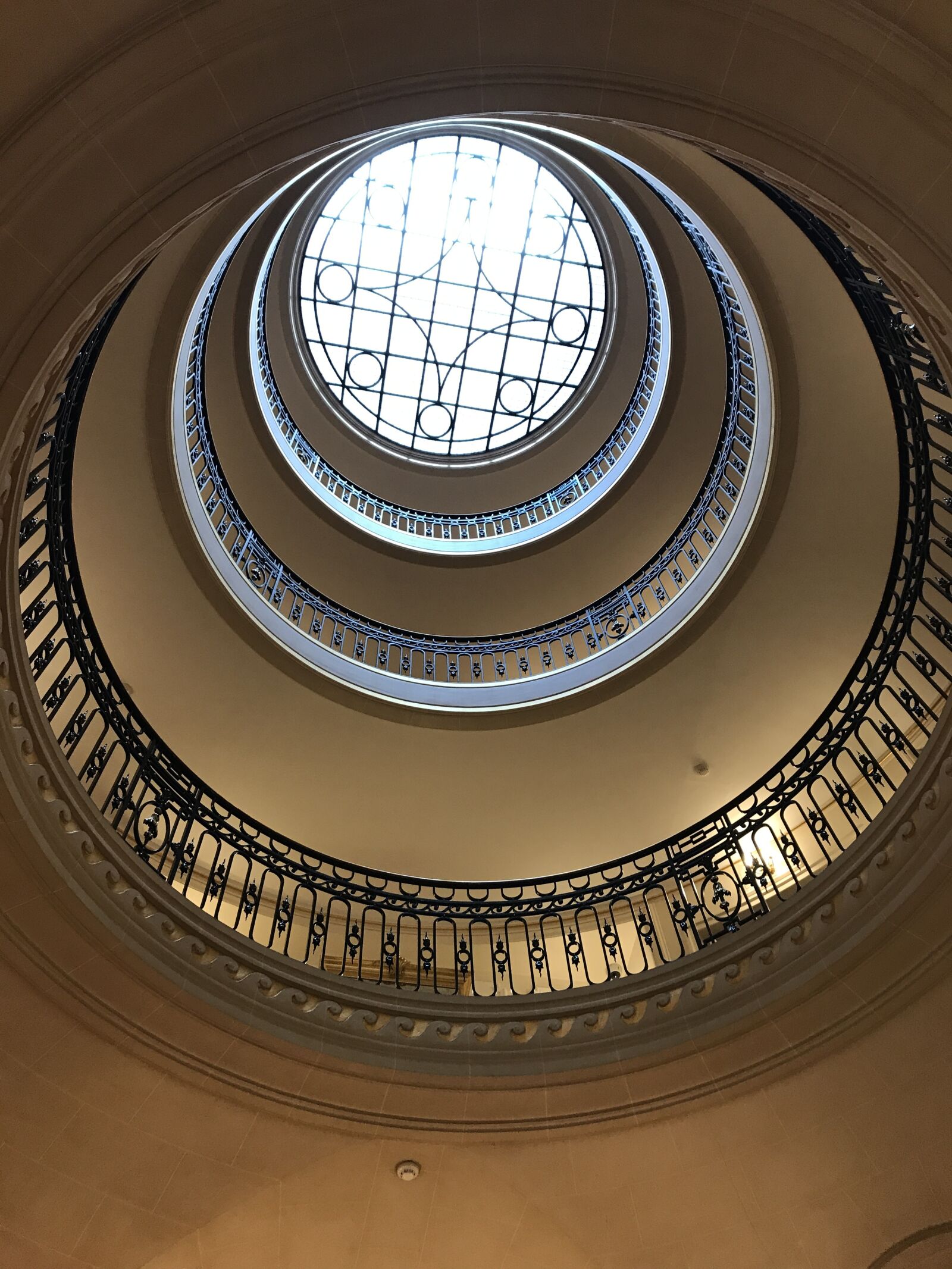 iPhone 7 back camera 3.99mm f/1.8 sample photo. London, window photography