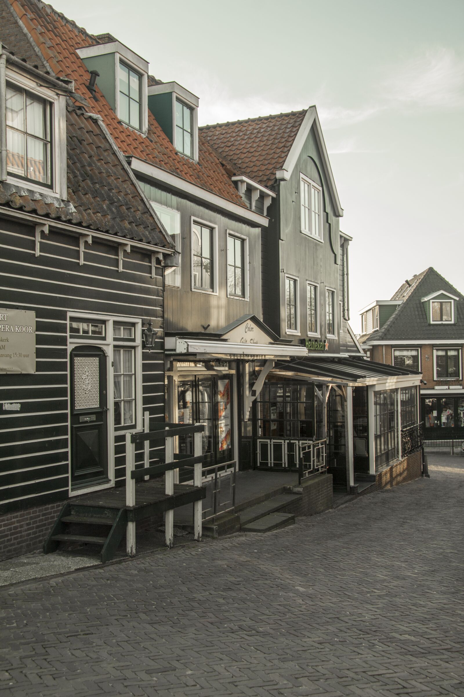Canon EF-S 17-85mm F4-5.6 IS USM sample photo. Netherlands, volendam, holland photography