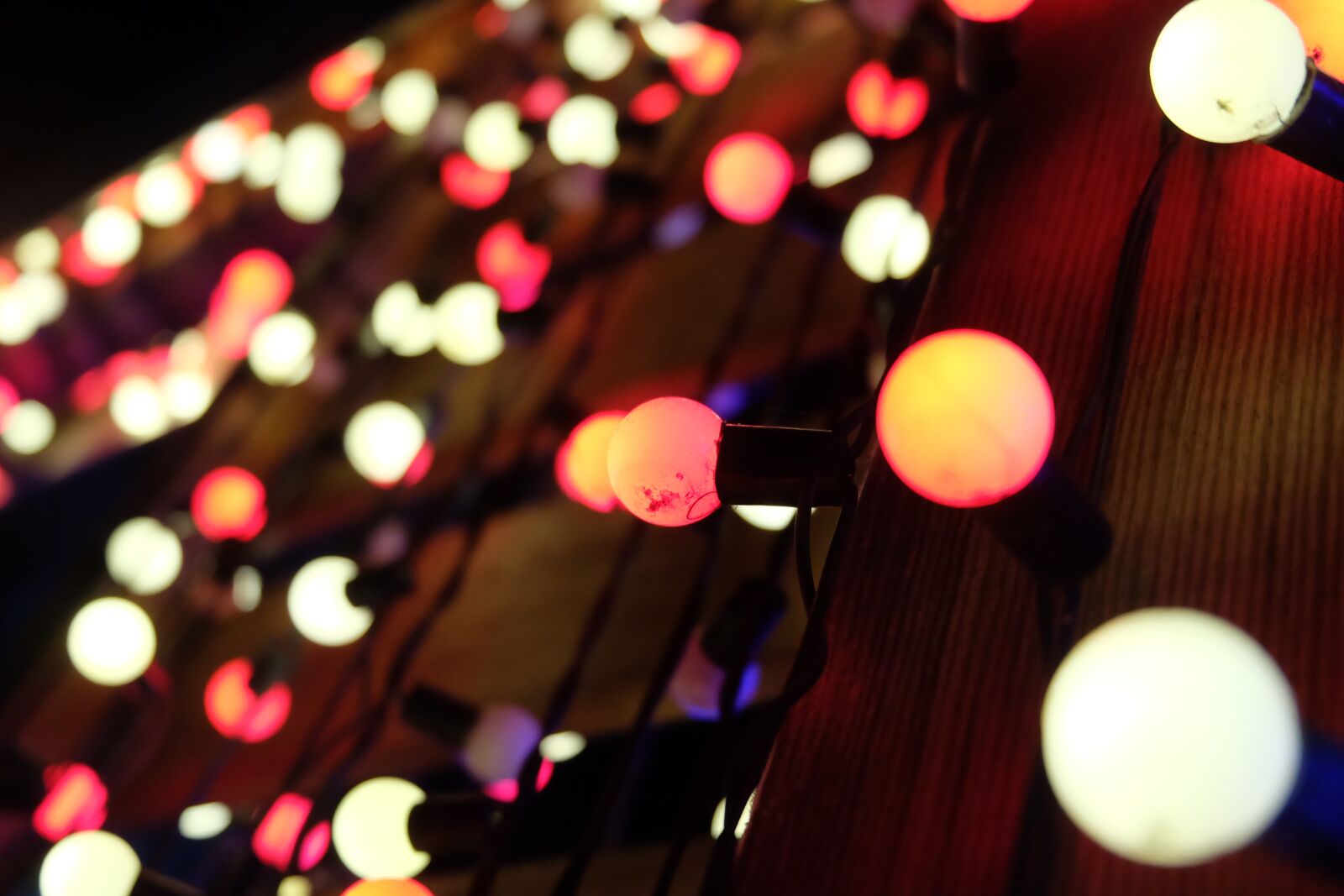 Fujifilm X-A2 + Fujifilm XC 16-50mm F3.5-5.6 OIS II sample photo. Light bulb, miniature bulb photography